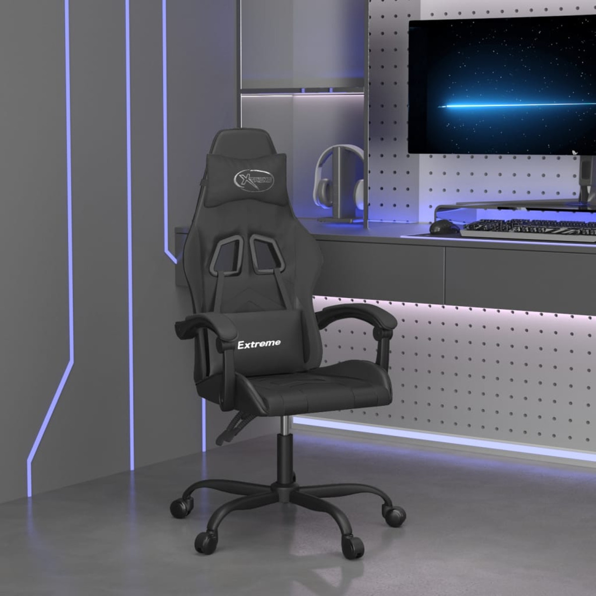 Ein schwarzer Gaming-Stuhl mit schwarzer Kopfstütze und weißem 'Extreme'-Kissen in einem Raum.
