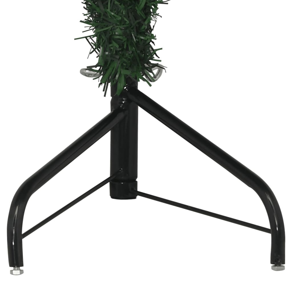 Der Fuß eines Weihnachtsbaums mit einem Metallständer und grünen Ästen. Die Äste sind mit grünen Nadeln bedeckt.