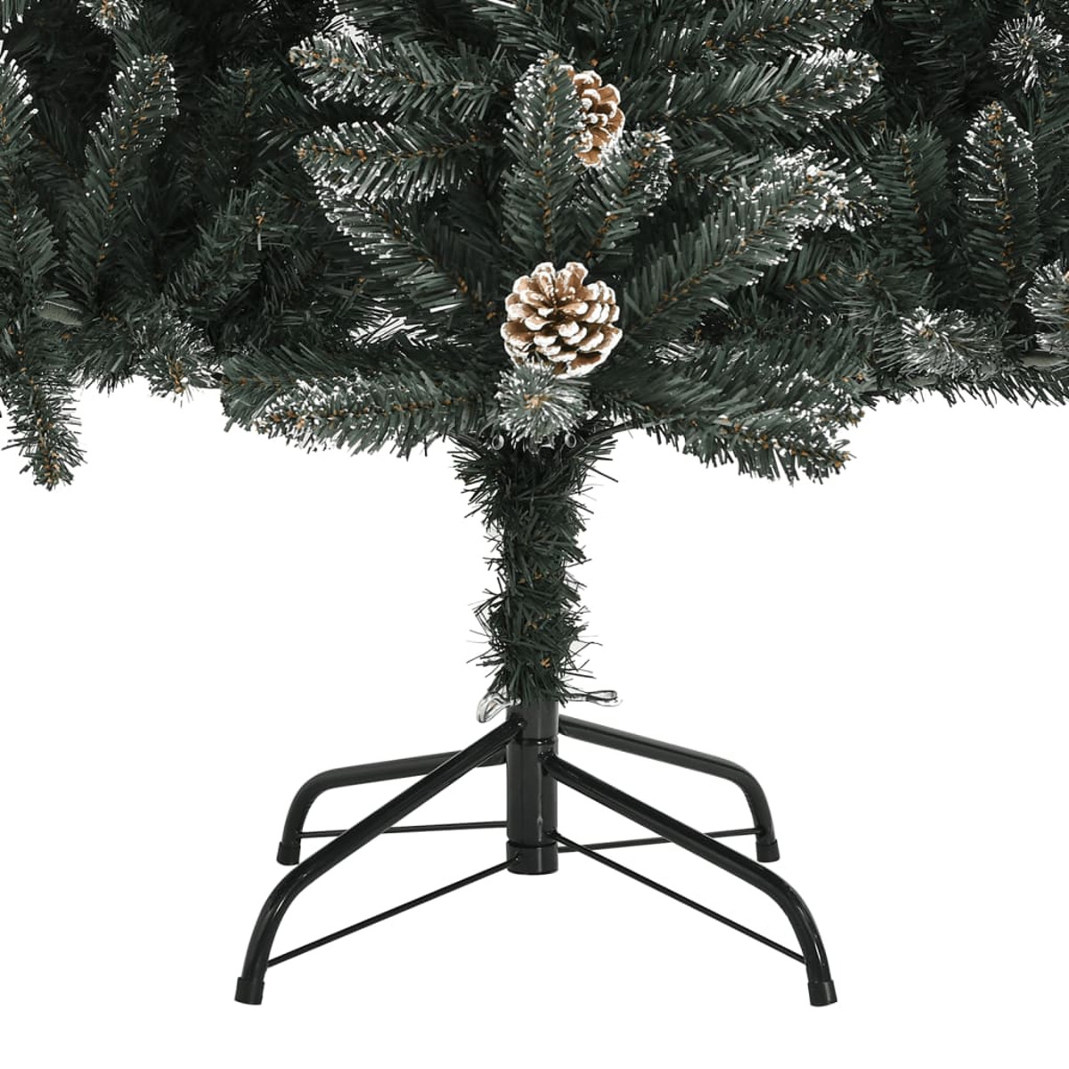 Grüner Weihnachtsbaum mit Tannenzapfen. Schwarzer Metallständer. Weißer Hintergrund.