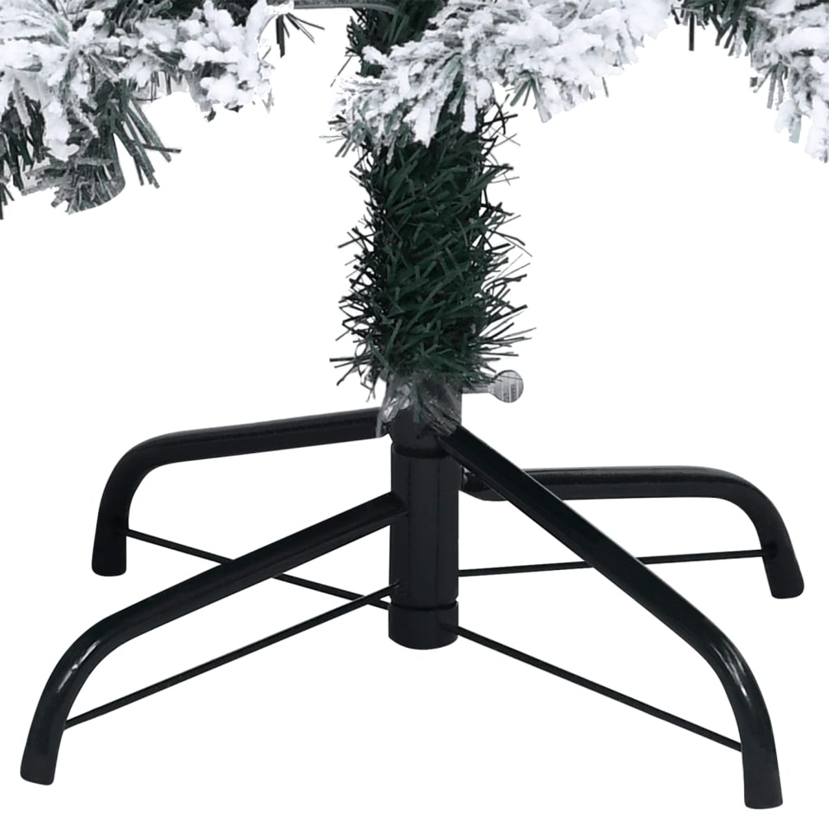 Basis eines grünen Weihnachtsbaums auf schwarzem Ständer.