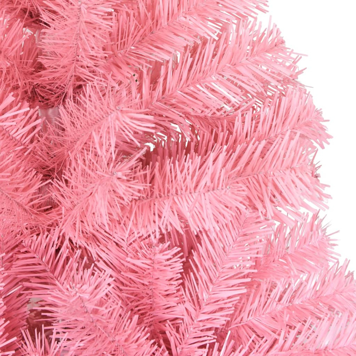Nahaufnahme eines rosa künstlichen Weihnachtsbaums. Die Nadeln sind dicht und spitz.