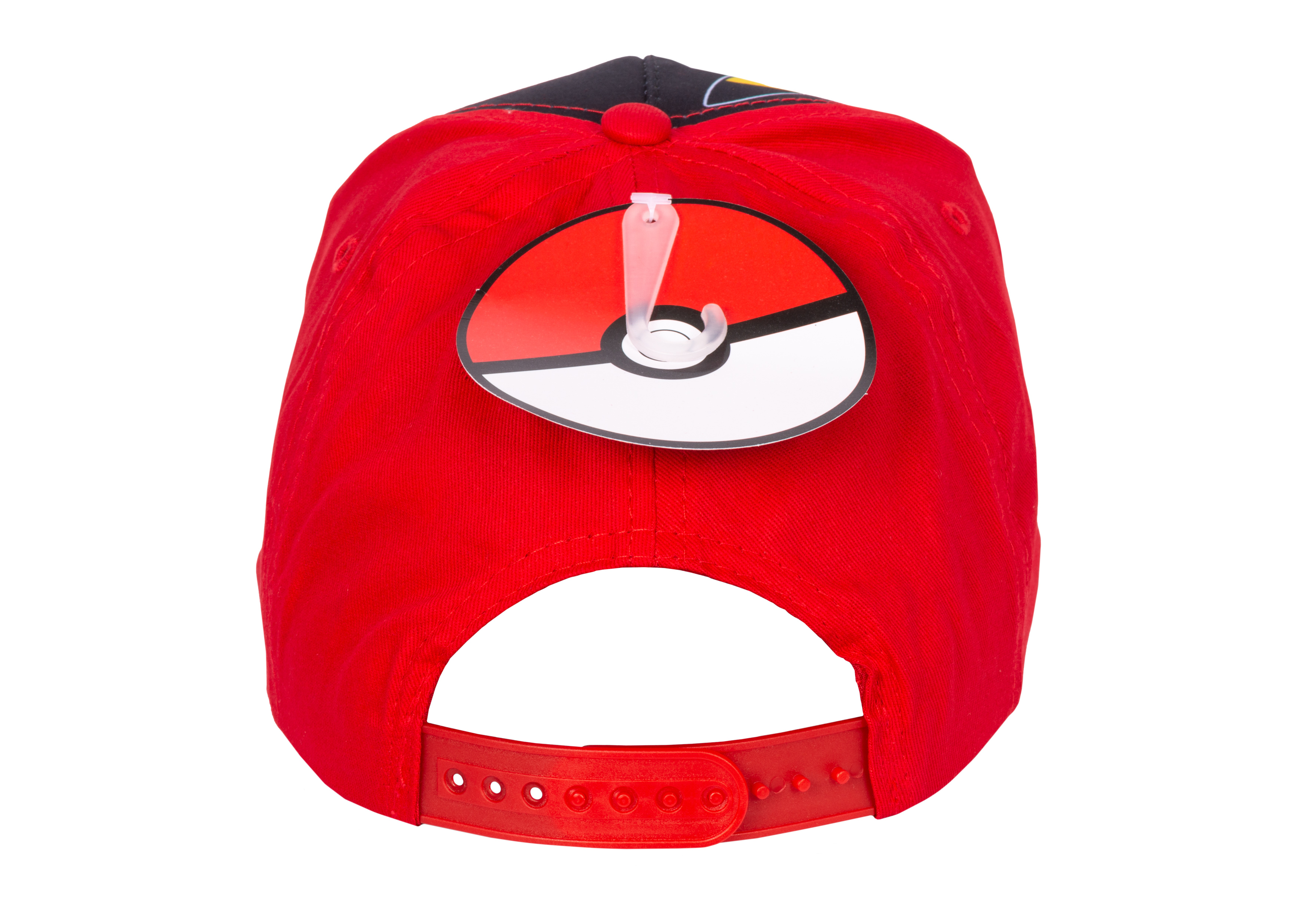 Rote und schwarze Baseballkappe mit einem Pokemon-Ball-Logo. Weißes Anhängeetikett mit Logo ist angebracht.