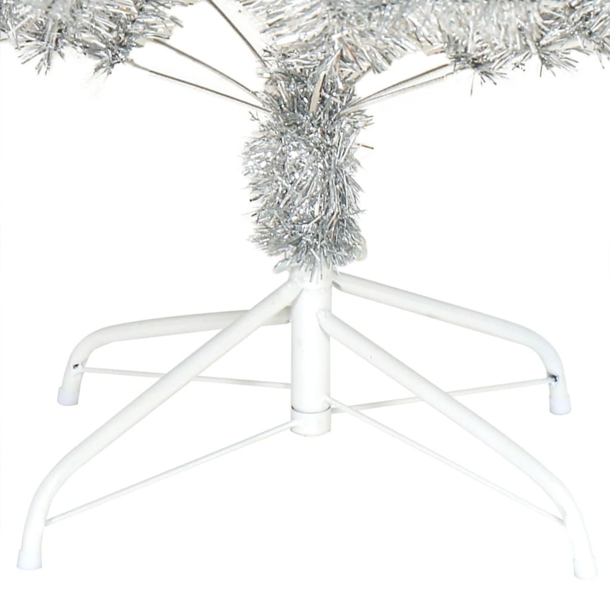 Nahaufnahme des weißen Fußes eines silbernen Weihnachtsbaums, mit weißen Beinen.