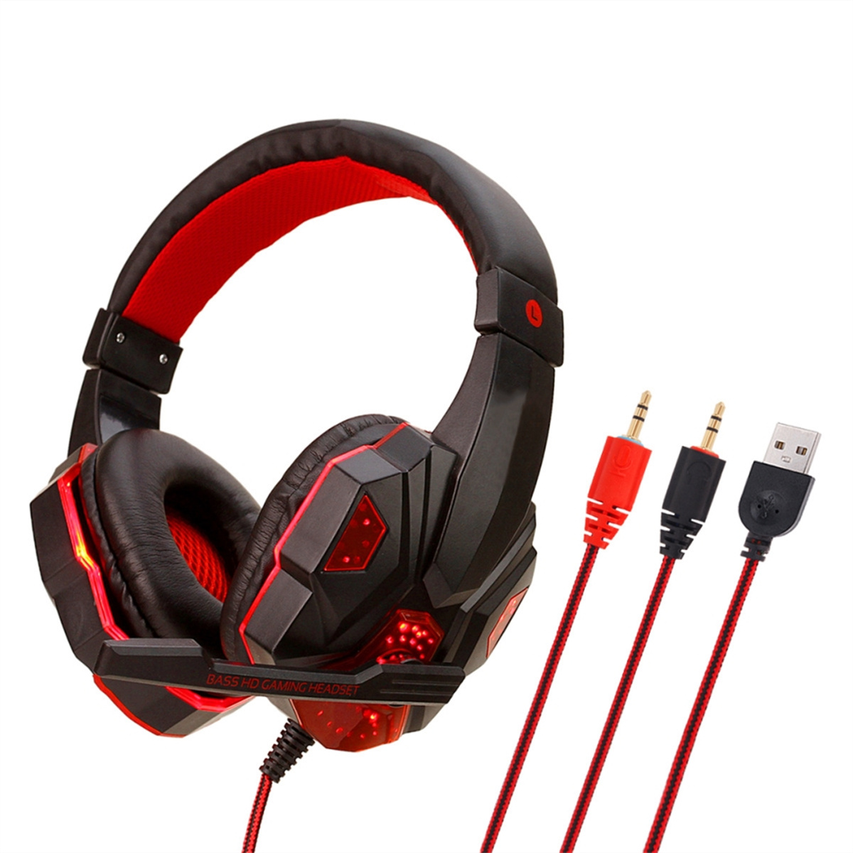 Schwarzes und rotes Gaming-Headset mit drei Audiokabeln. Rote Lichter sind sichtbar.