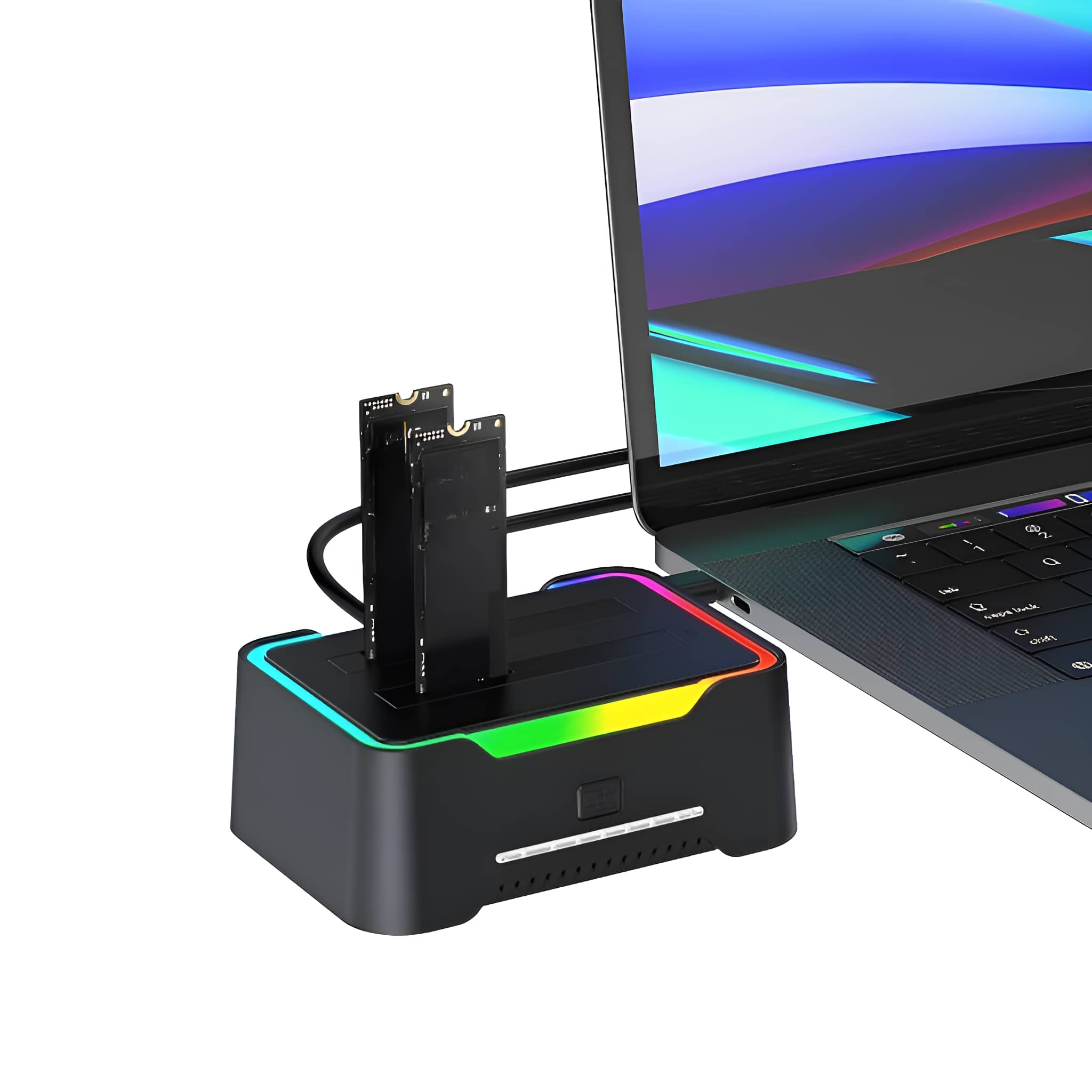 Schwarzer Laptop, verbunden mit einer Dockingstation mit Lichtern und zwei SSDs.