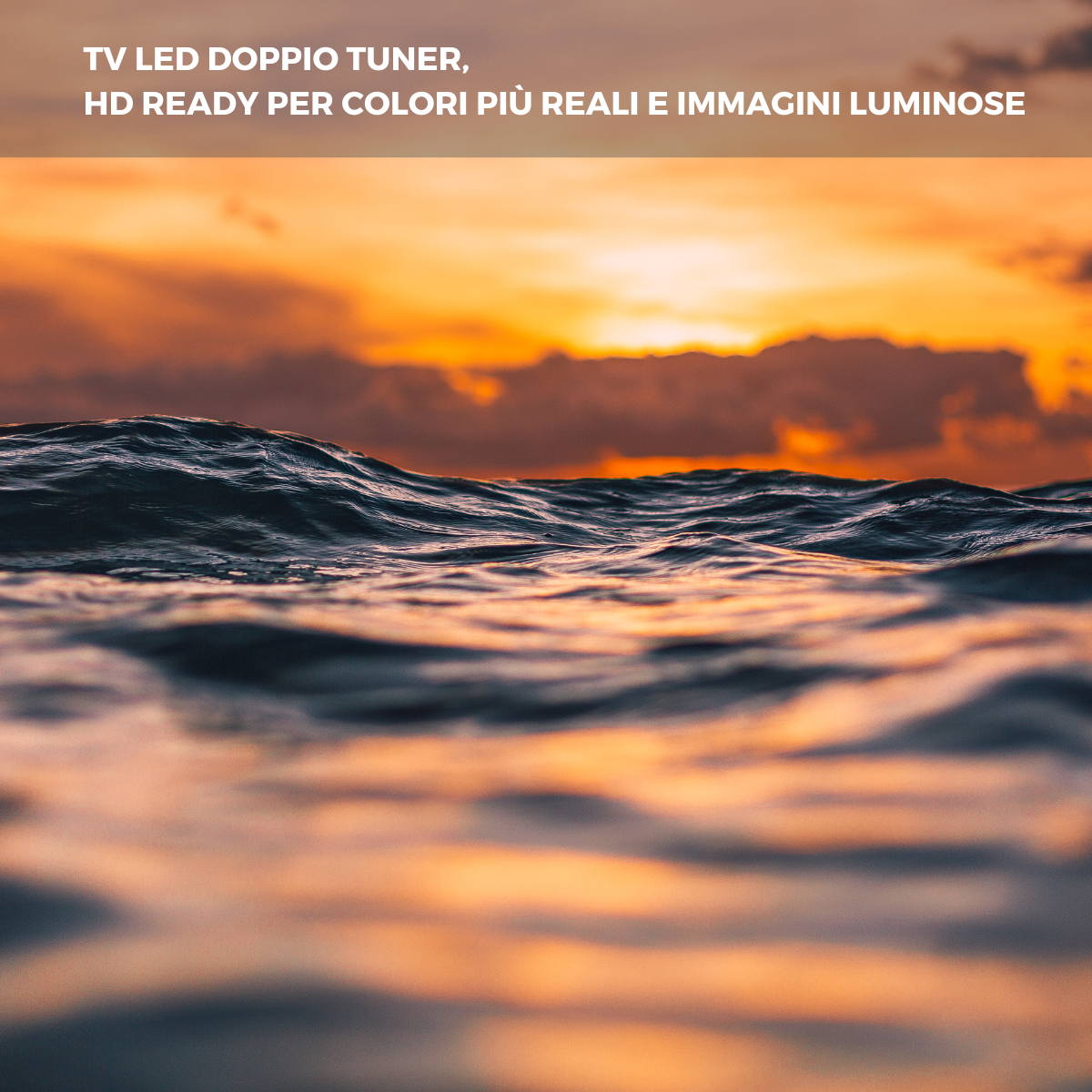 Onde dell'oceano al tramonto con testo sui colori HD.