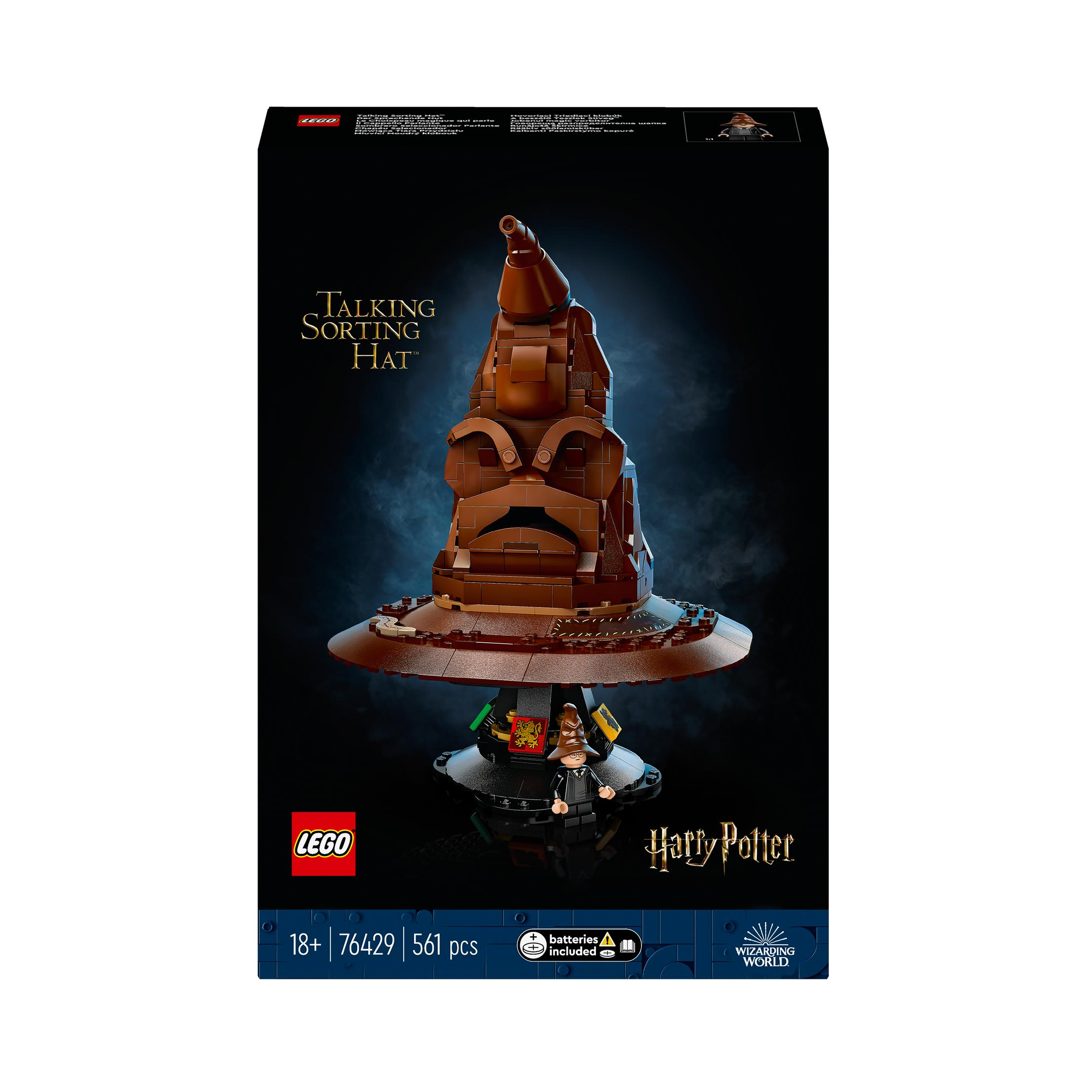 Zestaw Lego Harry Potter Talking Sorting Hat. Brązowy kapelusz na stojaku, ciemne tło.
