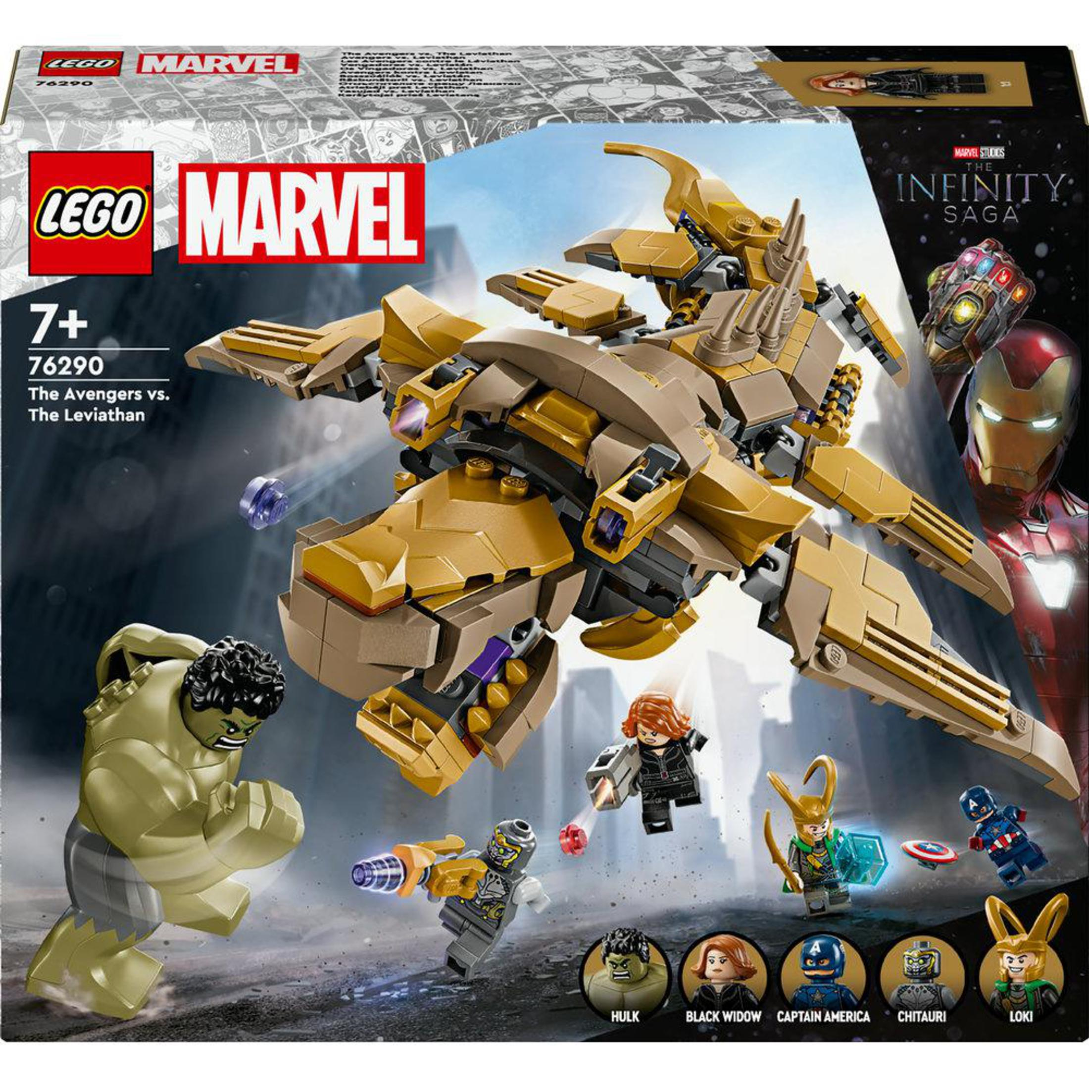 Un set Lego Marvel, con Hulk, cattivi e una struttura dorata volante, su una superficie bianca.