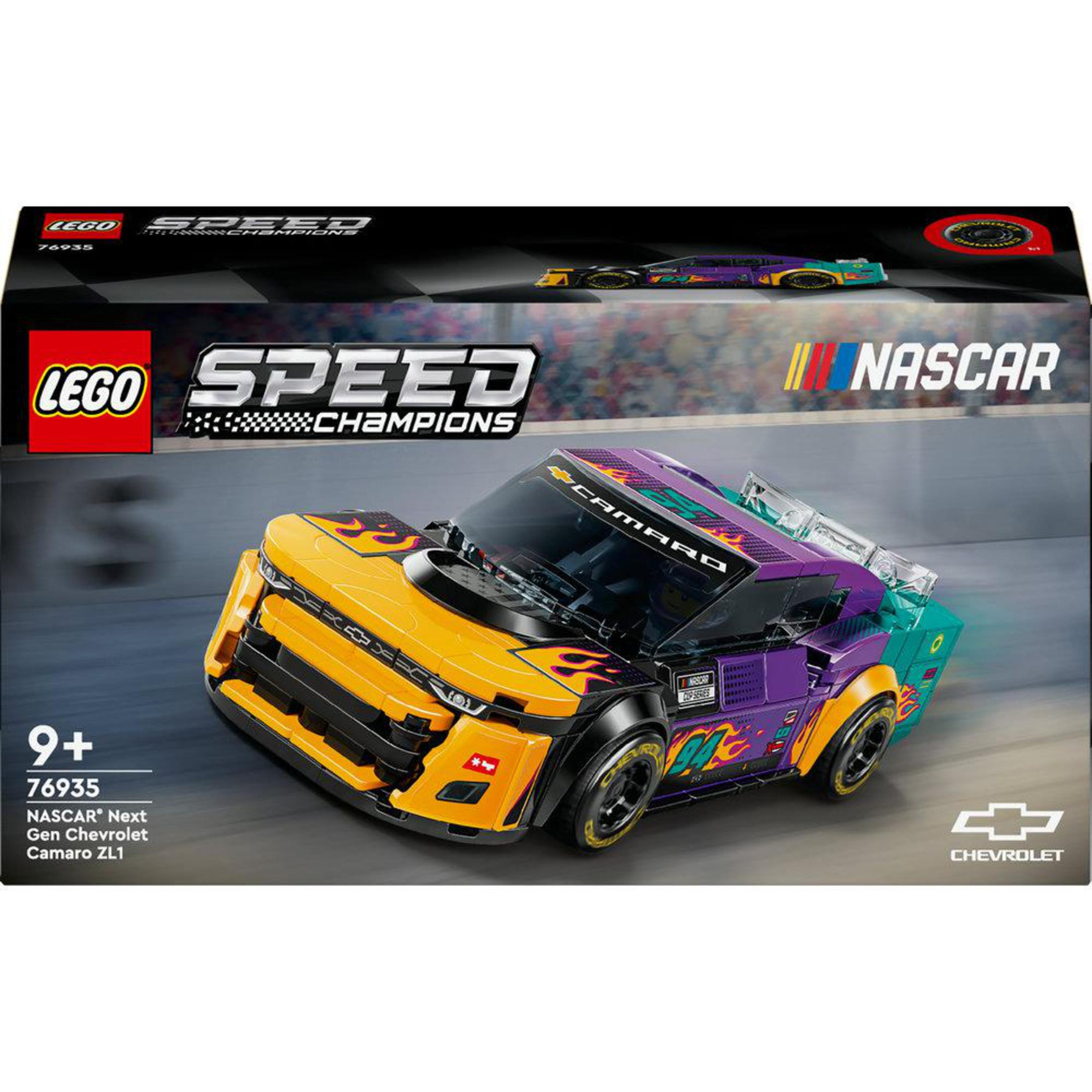 Zestaw LEGO Speed Champions. Kolorowy samochód wyścigowy NASCAR Camaro ZL1 na czarnym tle.