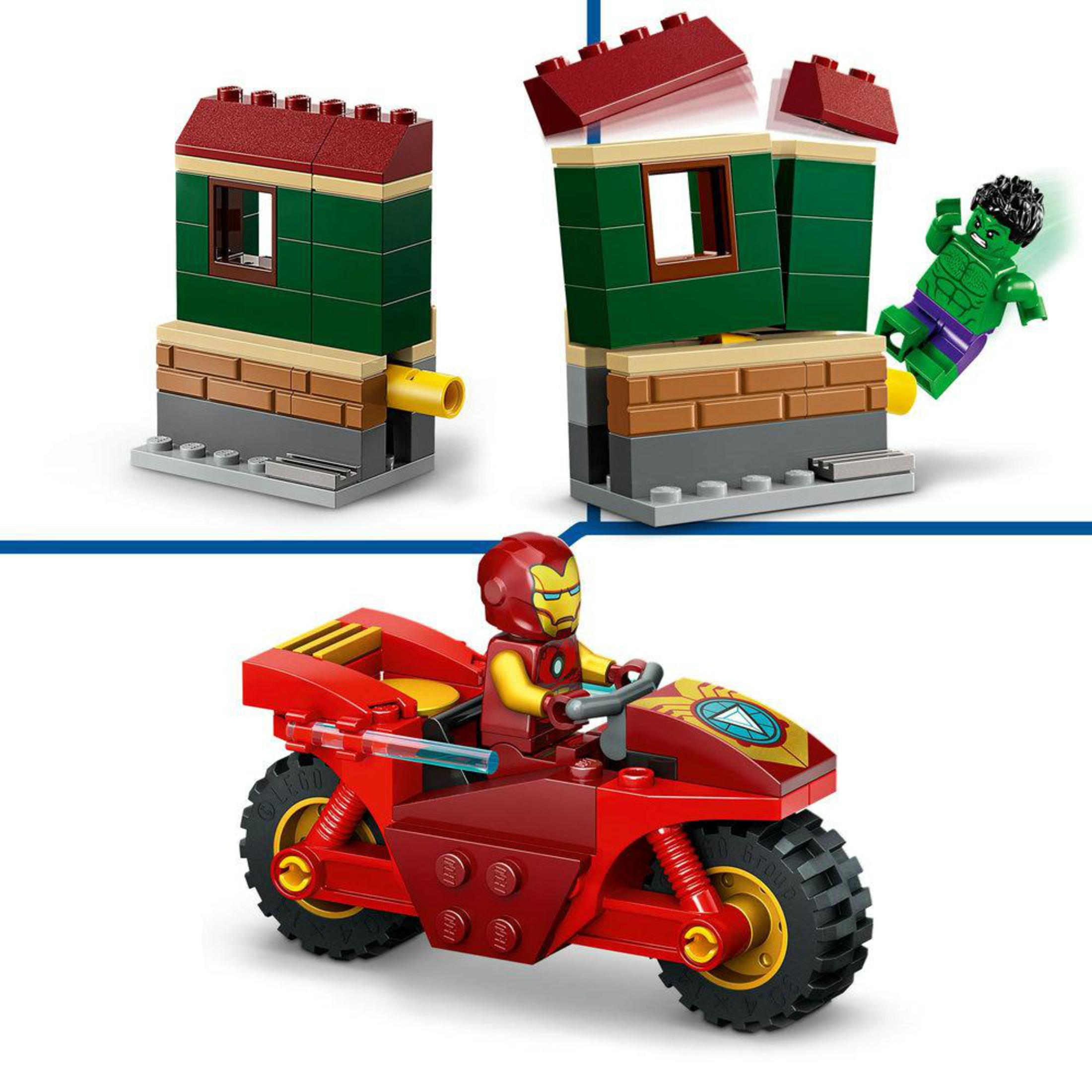 Zestaw Lego z budynkiem i czerwonym motocyklem. Postać Iron Mana obecna, Hulk również widoczny.
