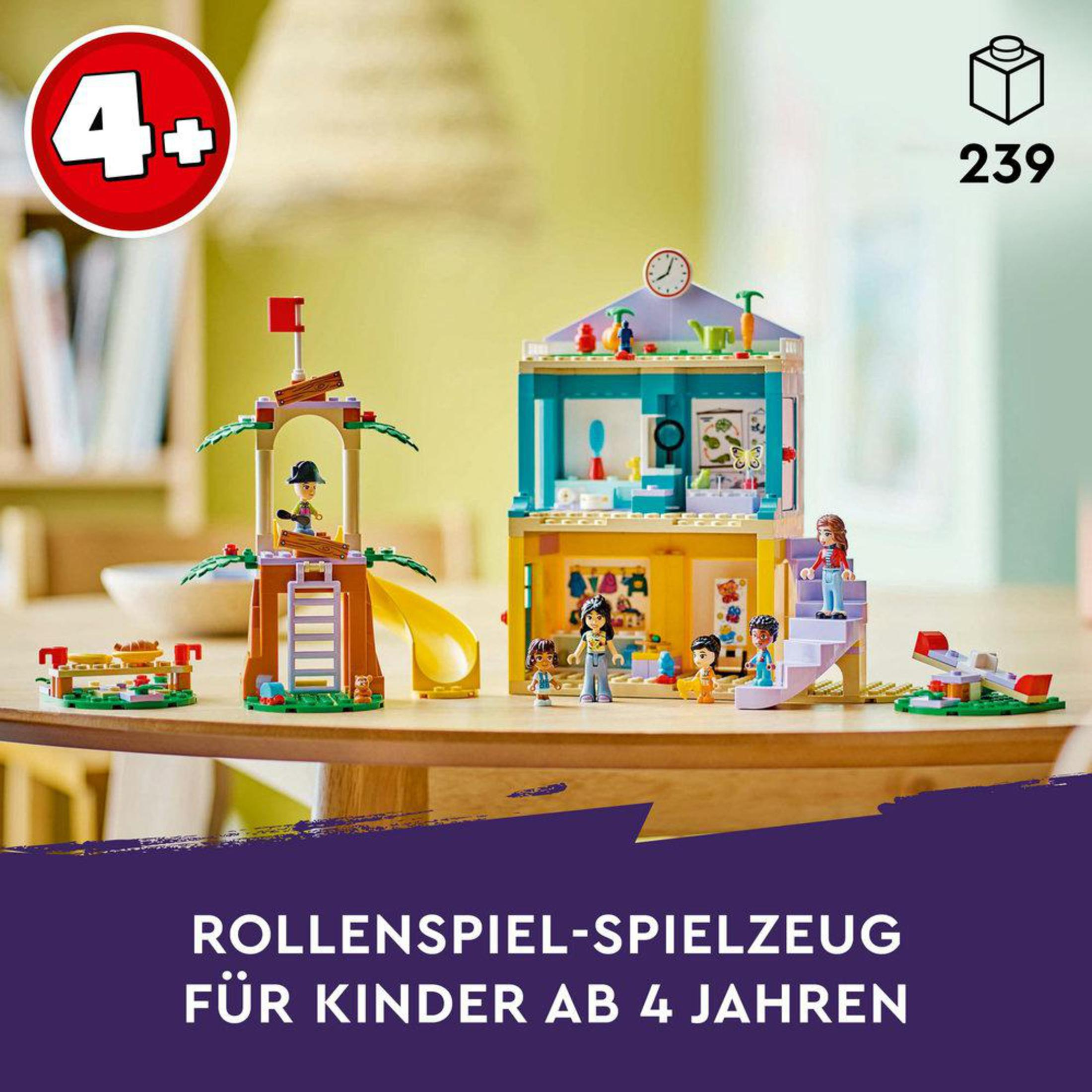 Renkli bir ev, figürler, bir kaydırak ve seti gösteren bir kutu içeren bir Lego Friends seti.