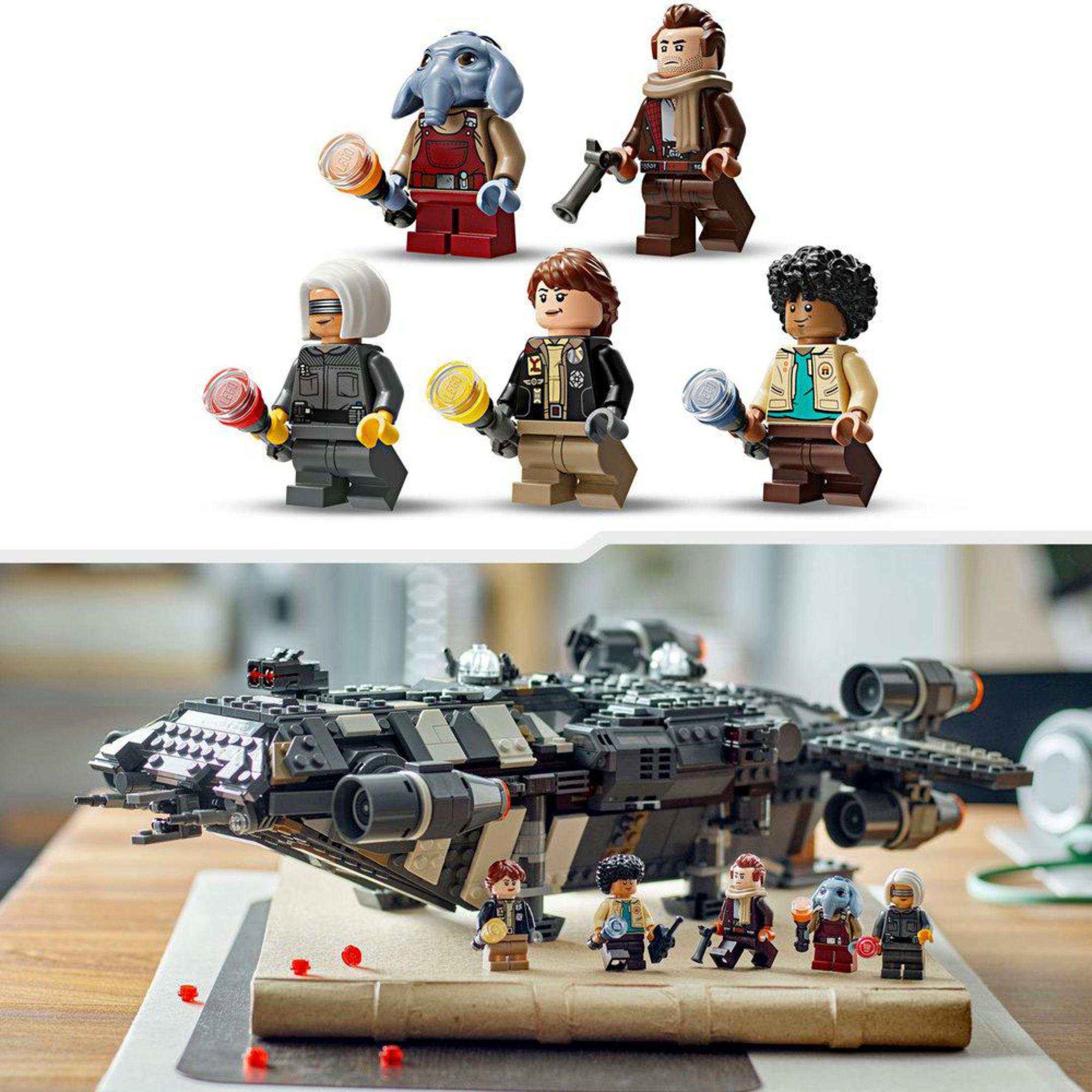 Lego Star Wars set met minifiguren en een schip op een houten oppervlak. Witte achtergrond. Meerdere figuren.