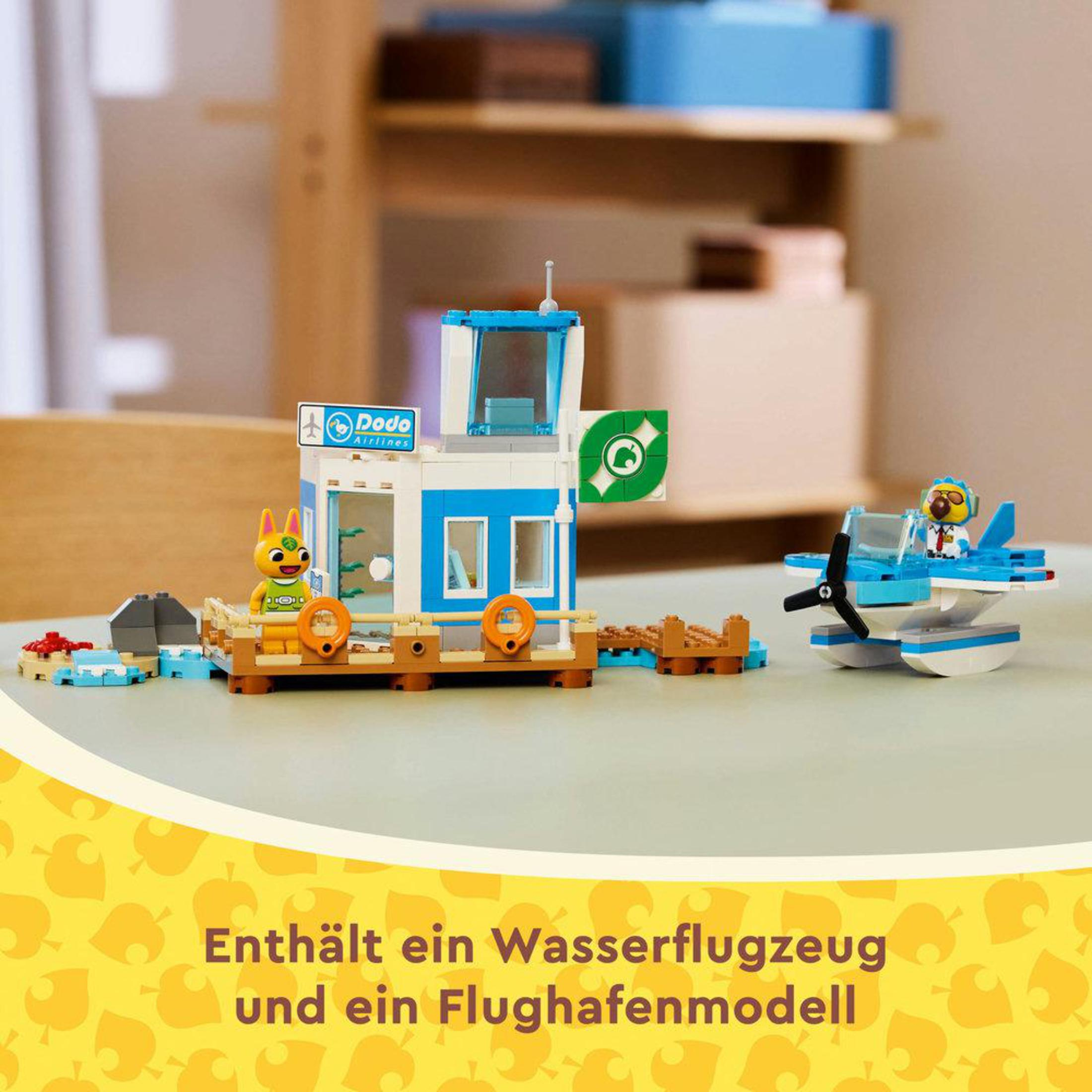 LEGO Duplo Flughafen-Set mit Flugzeug und Kontrollturm. Gelber Hintergrund.