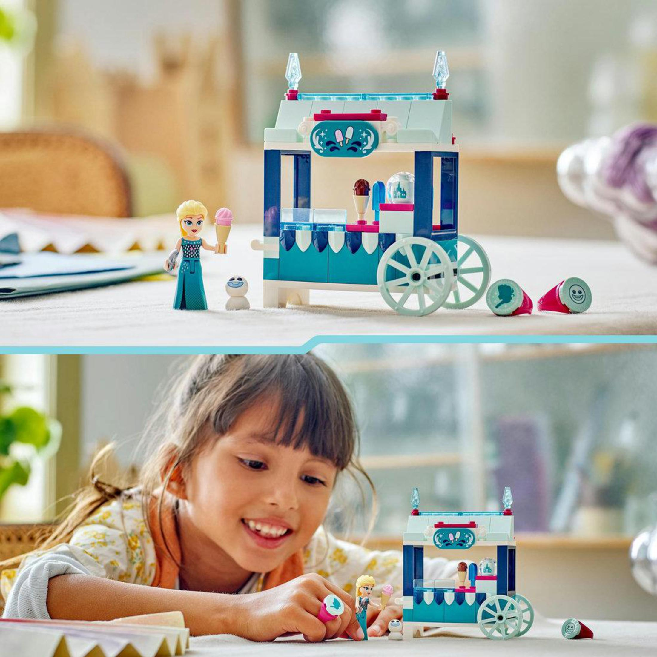 Ein Mädchen spielt mit einem Lego-Set, ein Mädchen in blauem Kleid und ein Wagen.