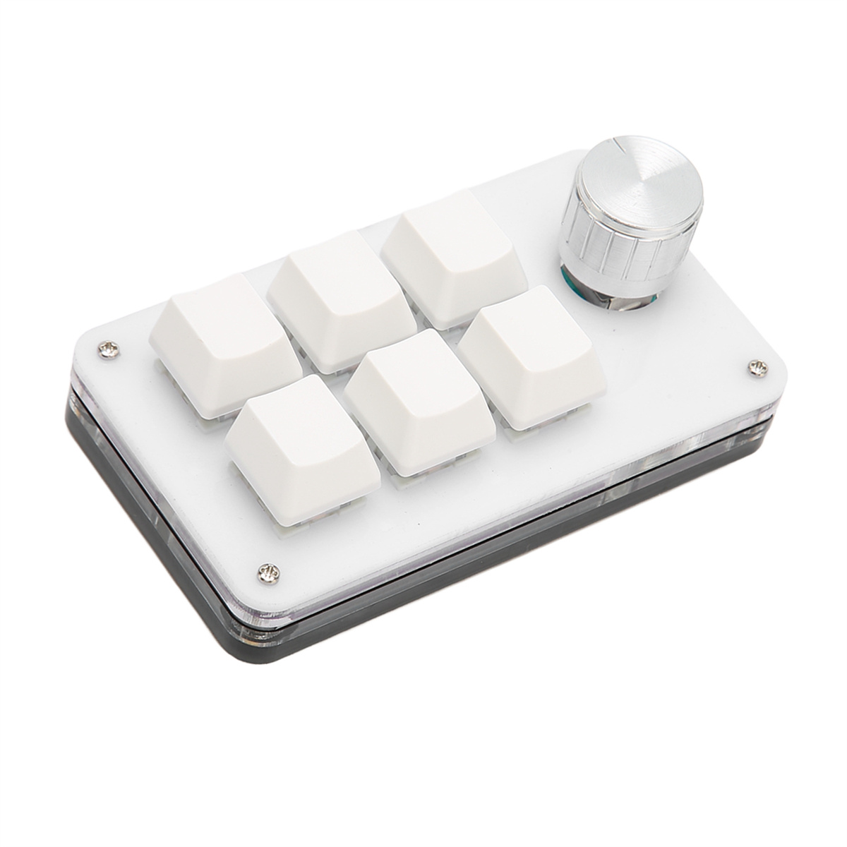 Weisse Tastatur mit sechs Tasten und einem silbernen Knopf. Die Tastatur liegt auf einer weissen Oberfläche. Der Hintergrund ist weiss.