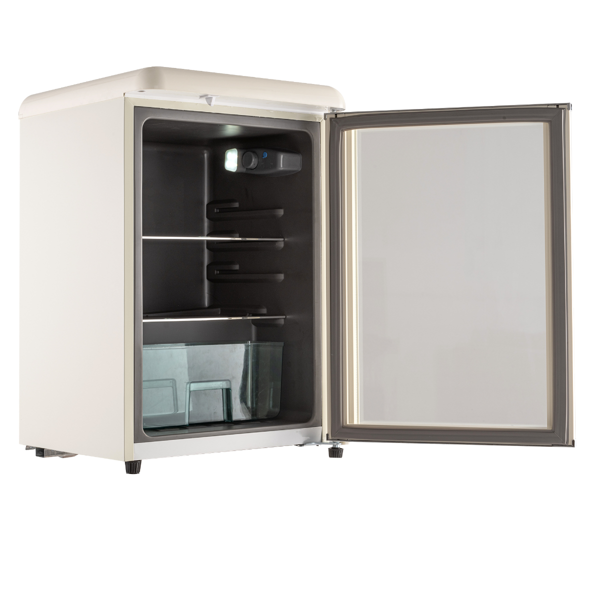 Kleiner Kühlschrank mit offener Tür. Innen Regale, eine Schublade und ein Licht.