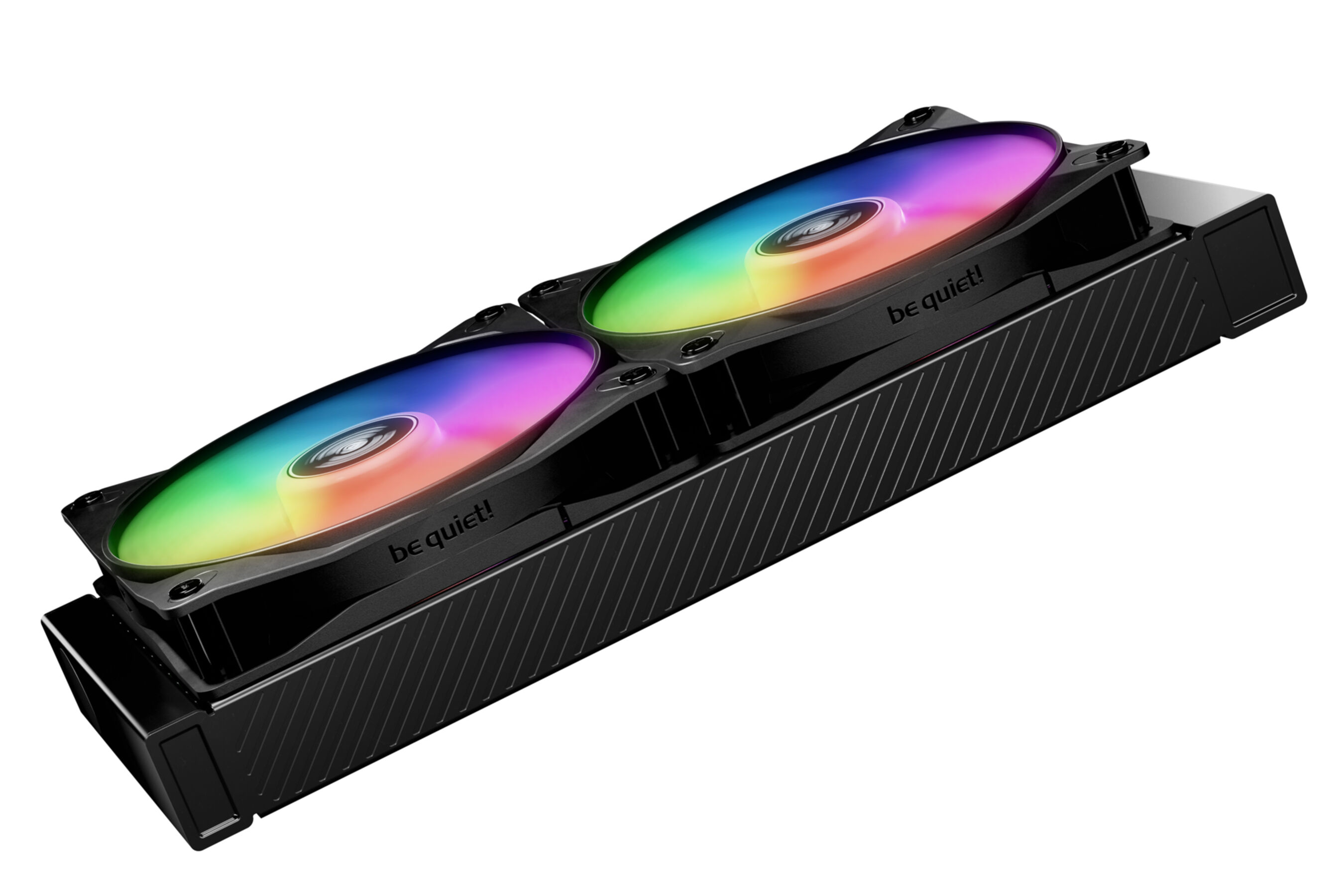 Dwa czarne wentylatory komputerowe z kolorowymi światłami, umieszczone w czarnej ramie na białej powierzchni.