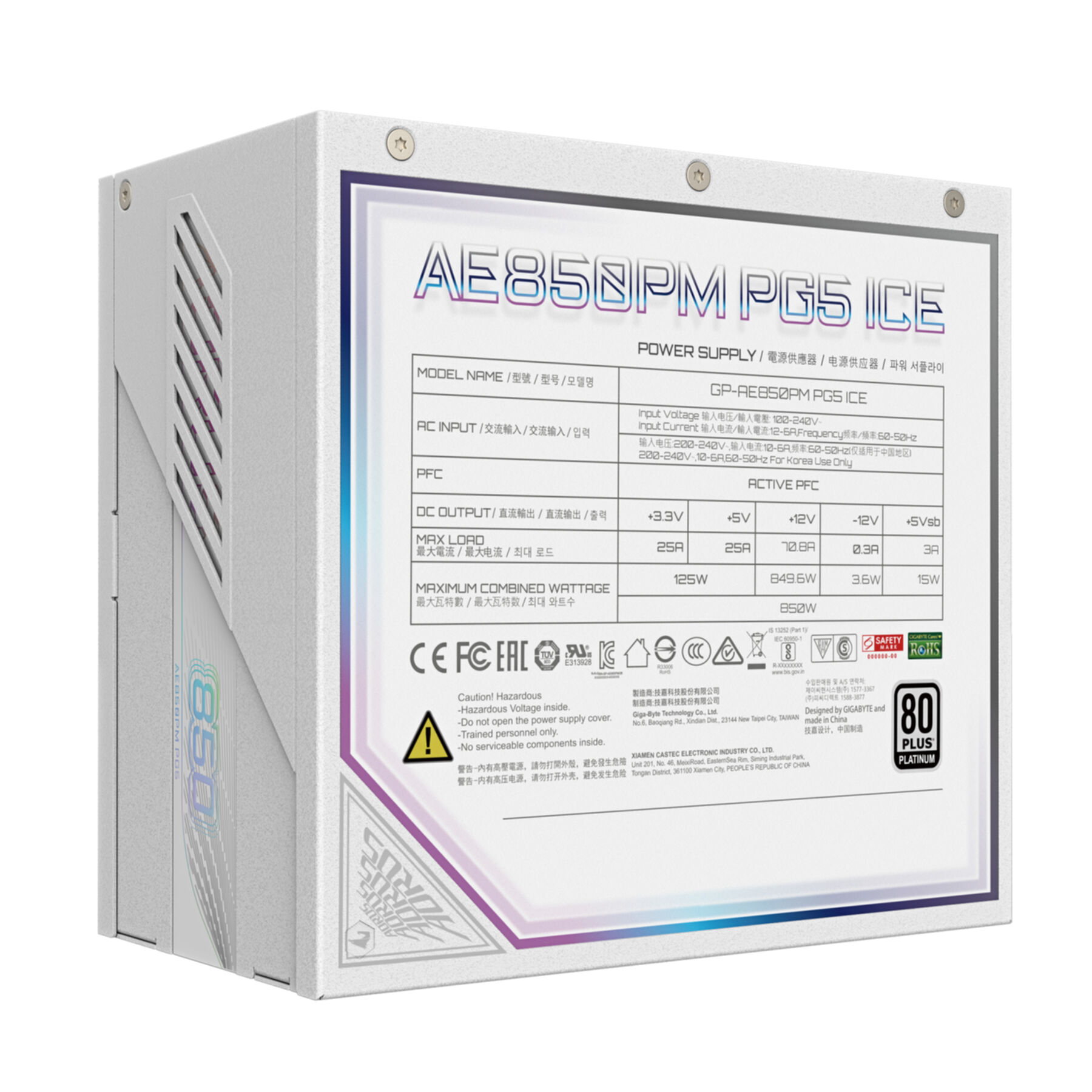 Biały zasilacz ze specyfikacjami, logo i certyfikatami. Zawiera szczegóły dotyczące napięcia, mocy i bezpieczeństwa.