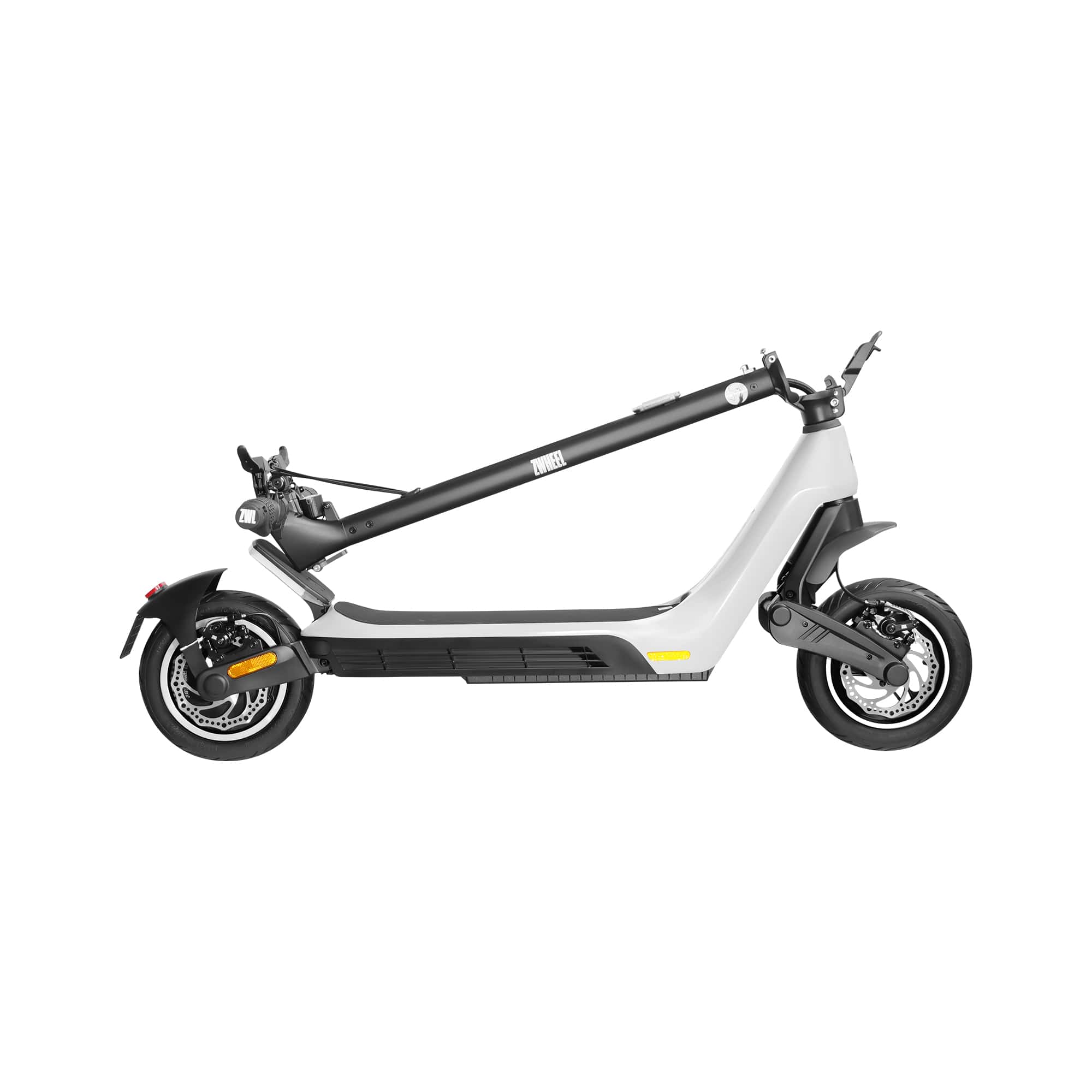 Un patinete eléctrico blanco y negro, vista lateral. Manillar, ruedas y un vástago plegado.