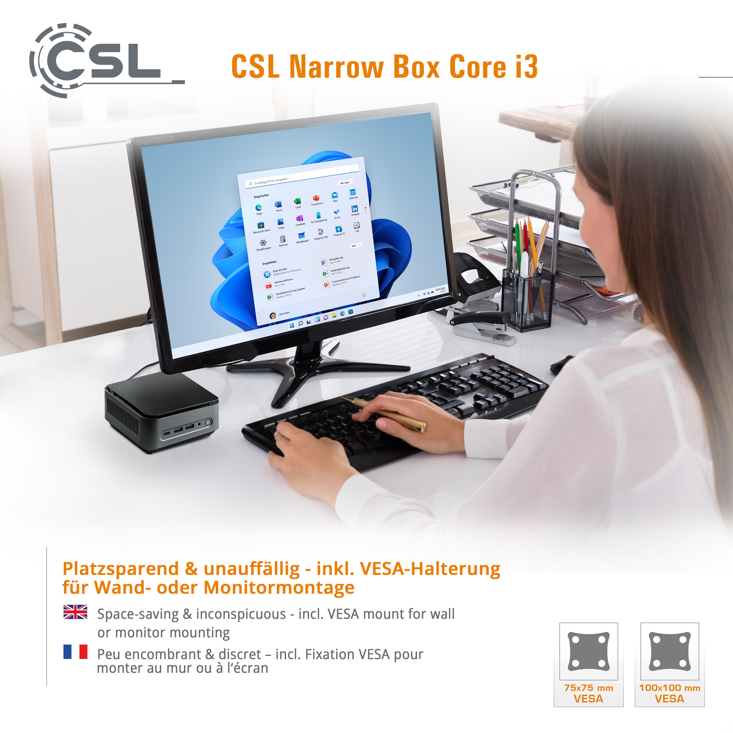Eine Frau sitzt an einem Schreibtisch mit einem Computer. Ein kleiner, schwarzer Desktop-Computer steht auf dem Schreibtisch. Text ist auf Deutsch.