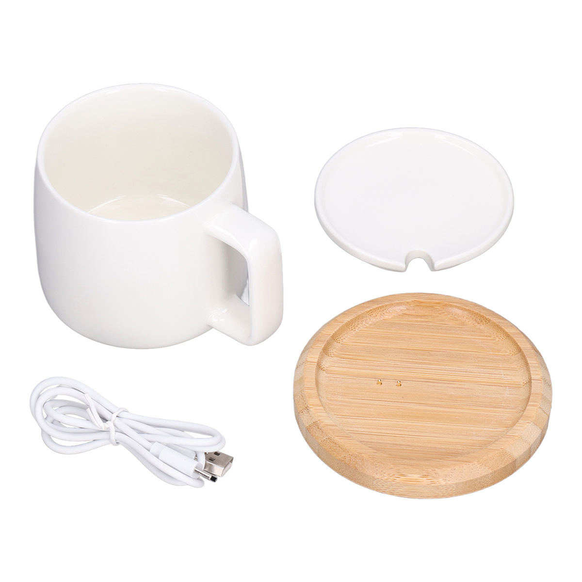 Weißer Becher, Deckel, Untersetzer und USB-Kabel für einen Tassenwärmer.
