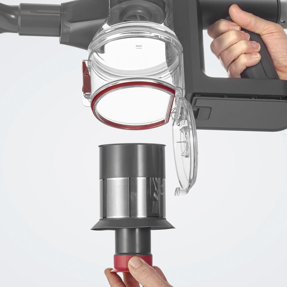 Stofzuigercomponent met een transparante container en een hand die hem vasthoudt.