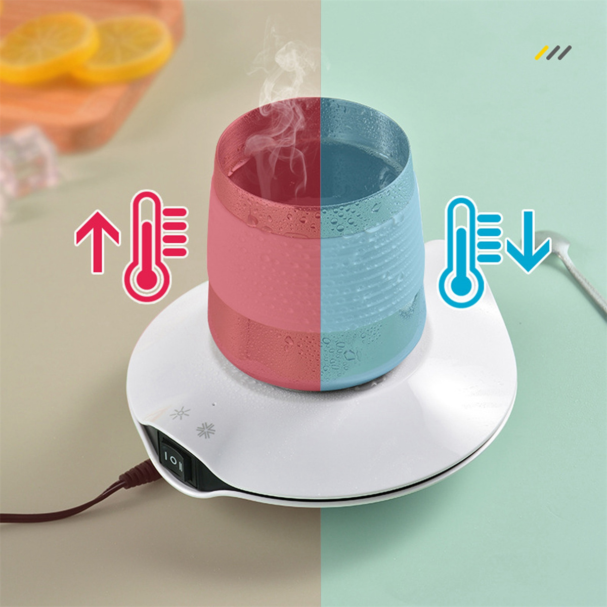 Eine halb rote und halb blaue Tasse auf einer weißen Oberfläche, mit Temperaturanzeigen.