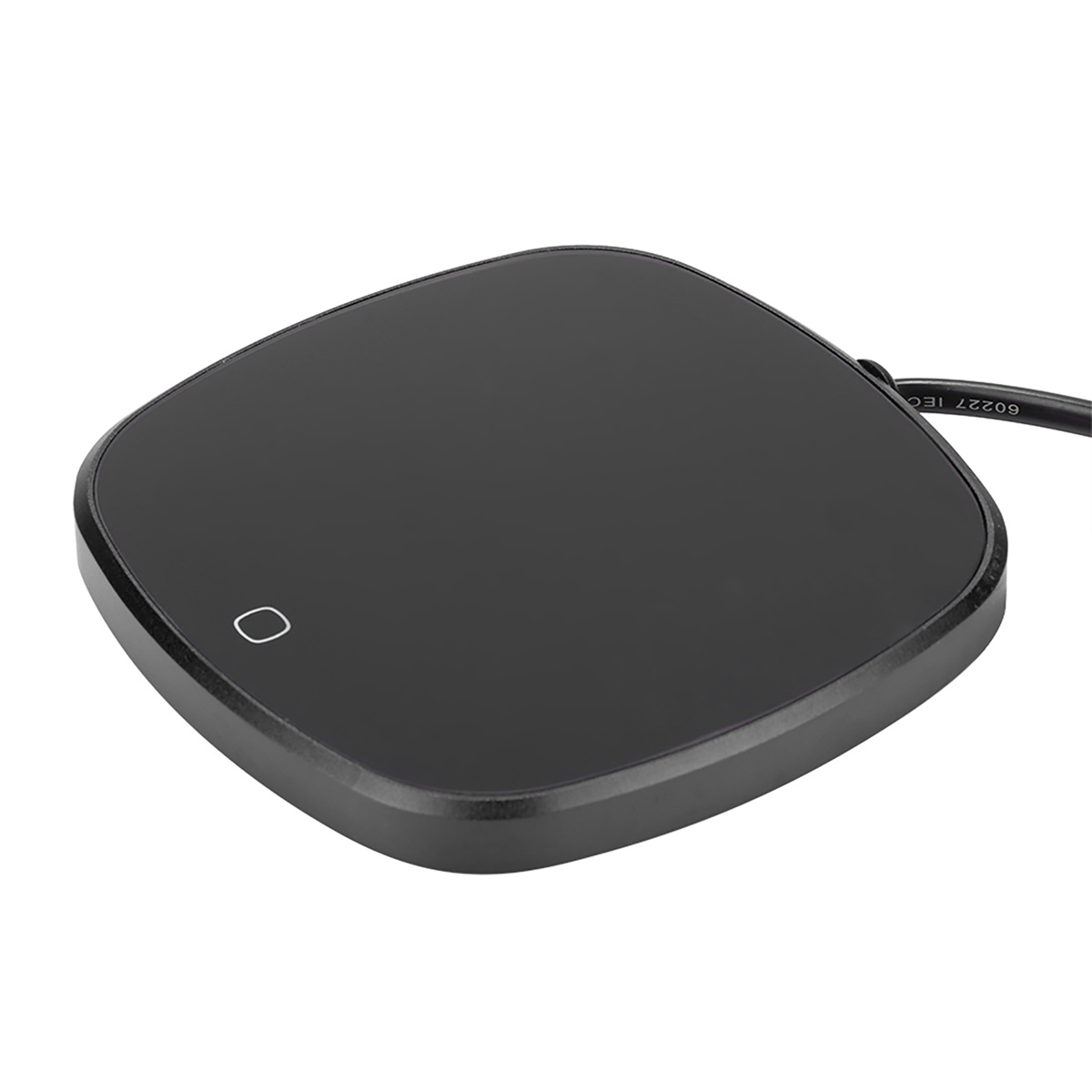 Eine schwarze TV-Fernbedienung mit Knöpfen und Batteriefach.