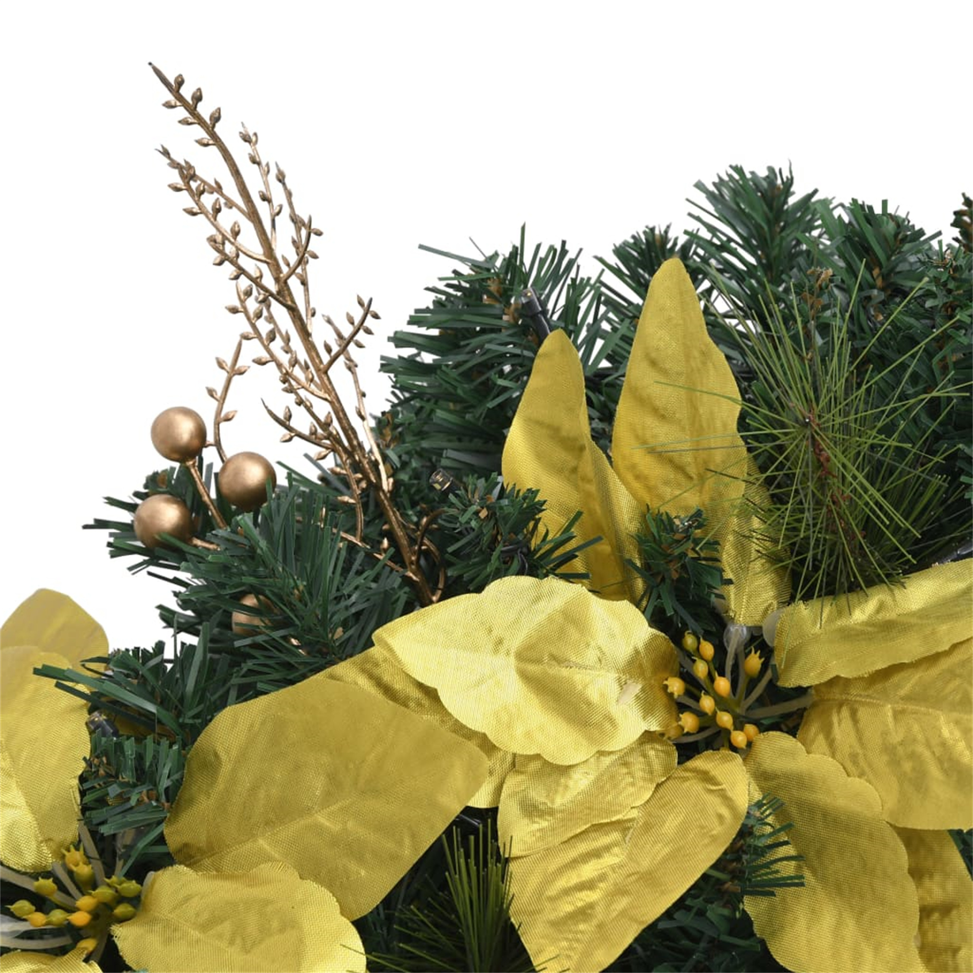 Nahaufnahme von Weihnachtsdekorationen. Grüne Tannenzweige mit goldenen Blättern und Beeren.