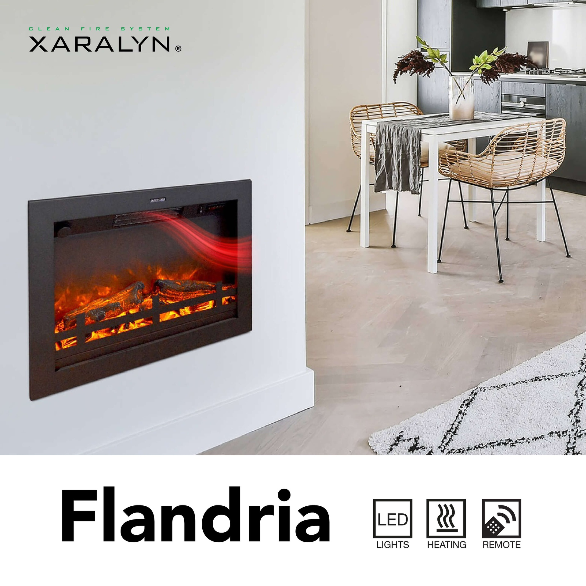 Zwarte elektrische haard met gloeiende houtblokken, gemonteerd op een witte muur, met moderne meubels op de achtergrond.