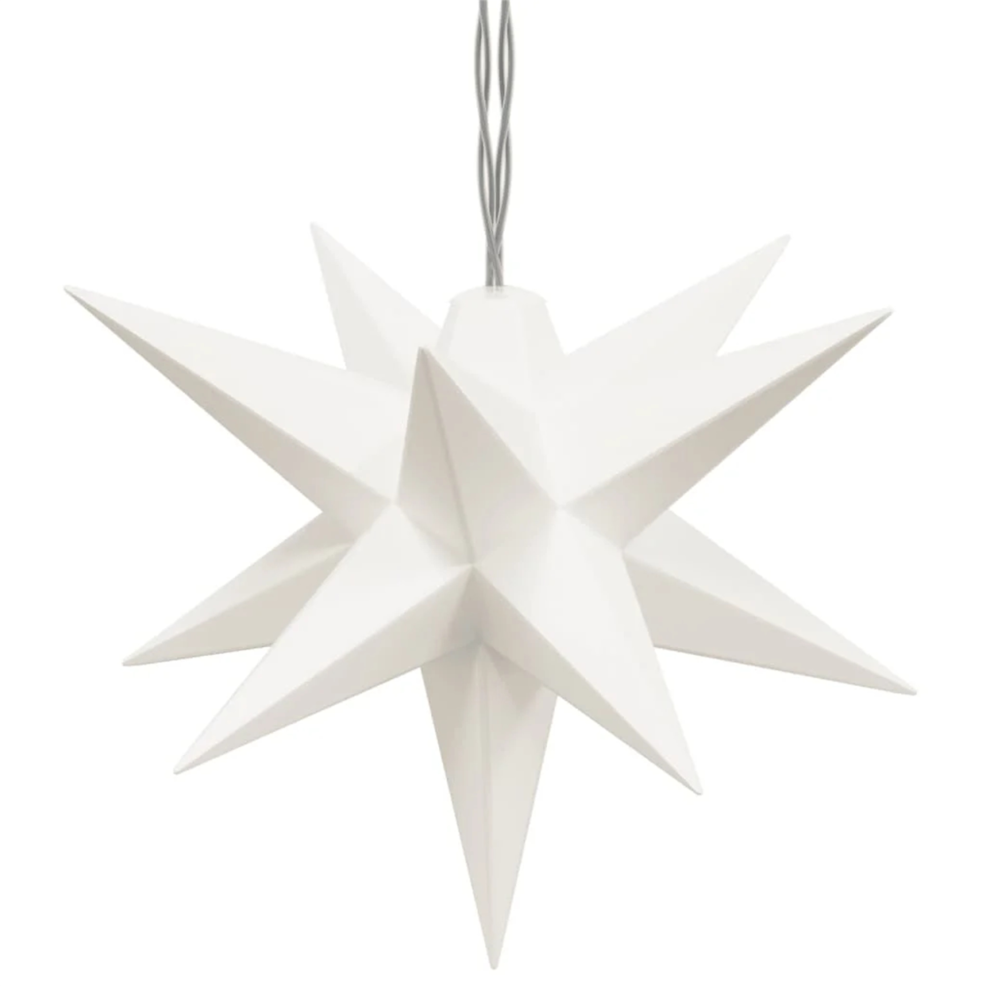 Weißer sternförmiger Schmuck, der an einem Draht vor weißem Hintergrund hängt.