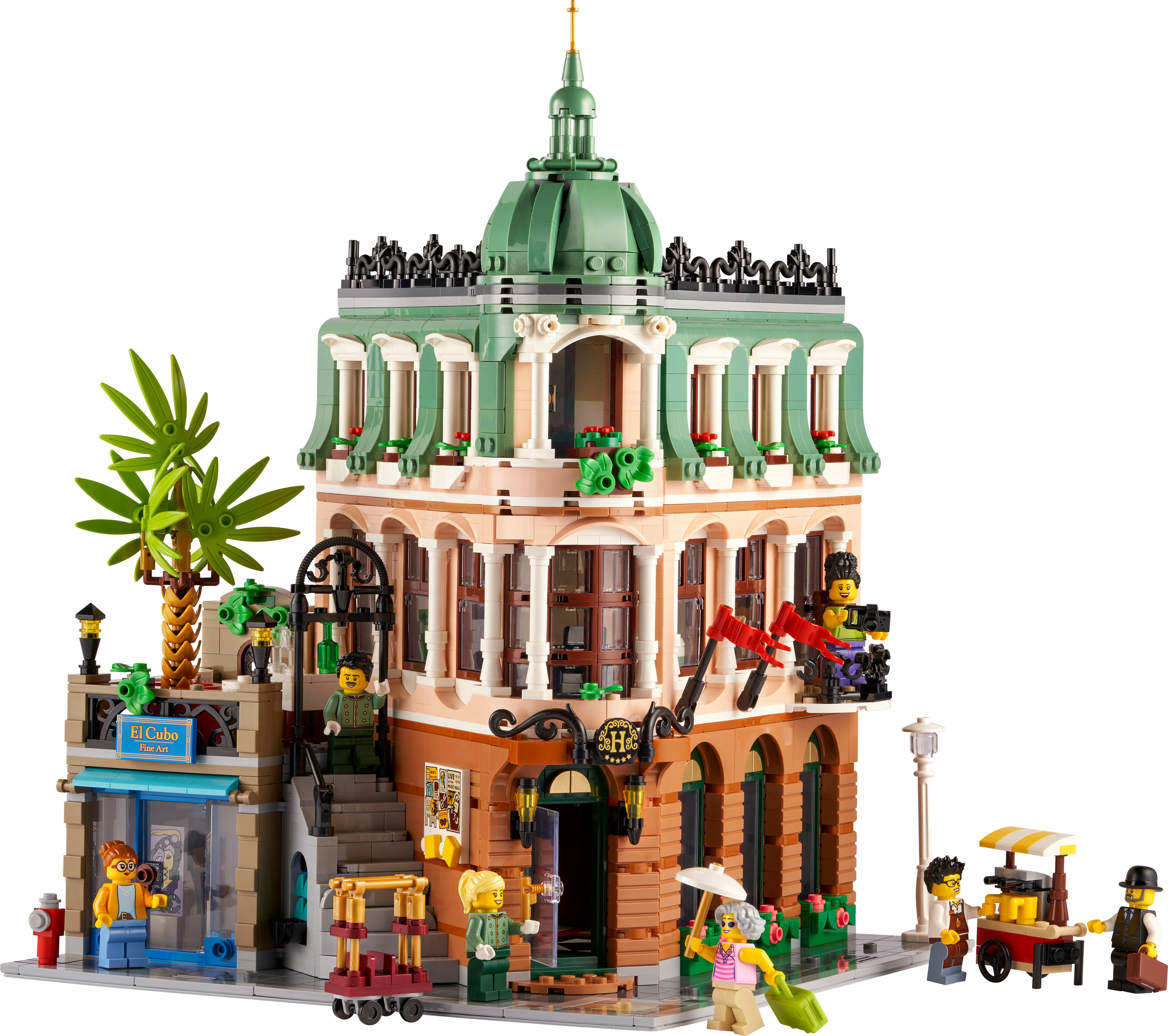 Zestaw Lego z budynkiem z figurkami, scenami ulicznymi i detalami architektonicznymi.