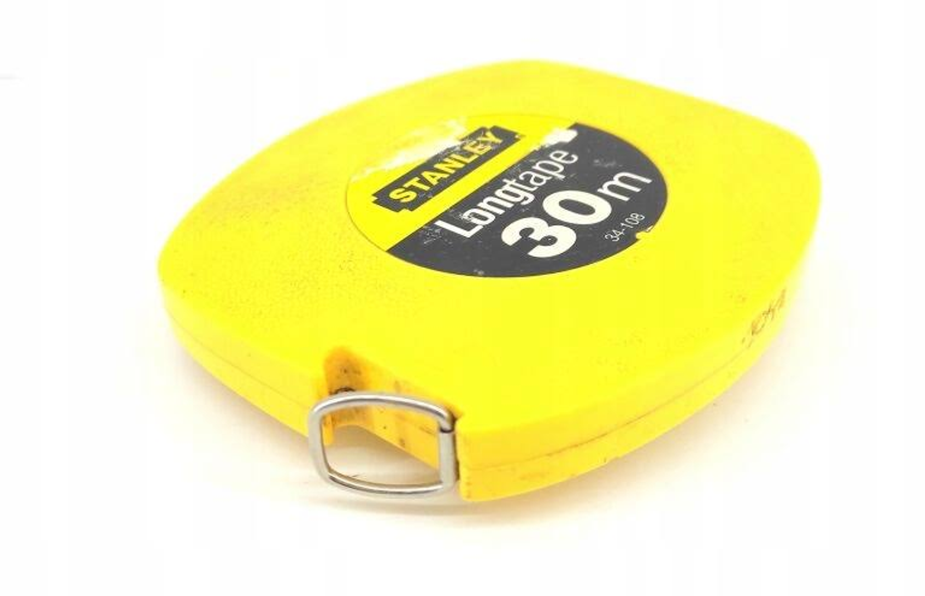 Metro a nastro Stanley Longtape 30m giallo. L'involucro è giallo e ha testo nero.
