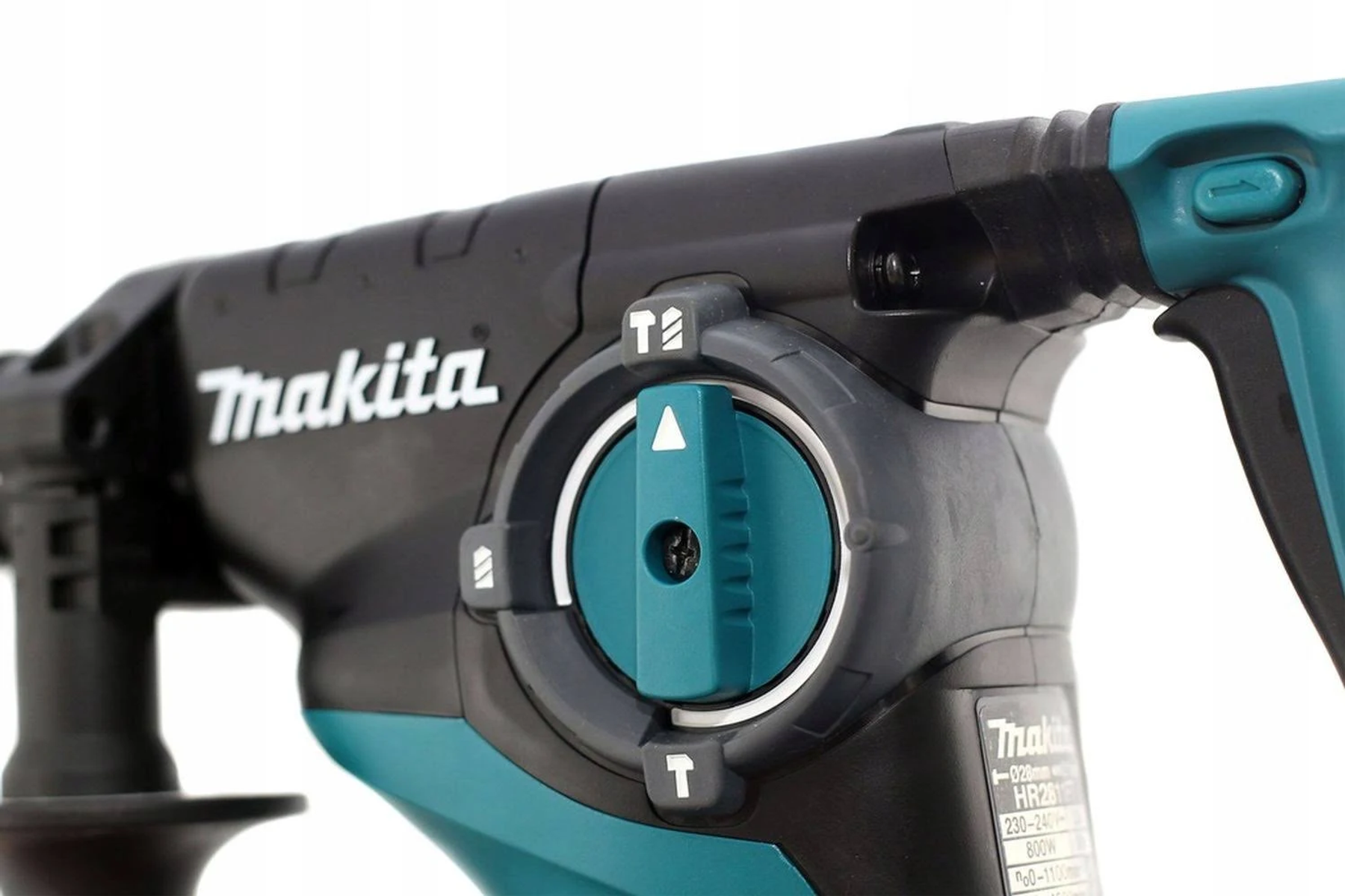 Primer plano de una herramienta eléctrica Makita. La herramienta es negra y turquesa.