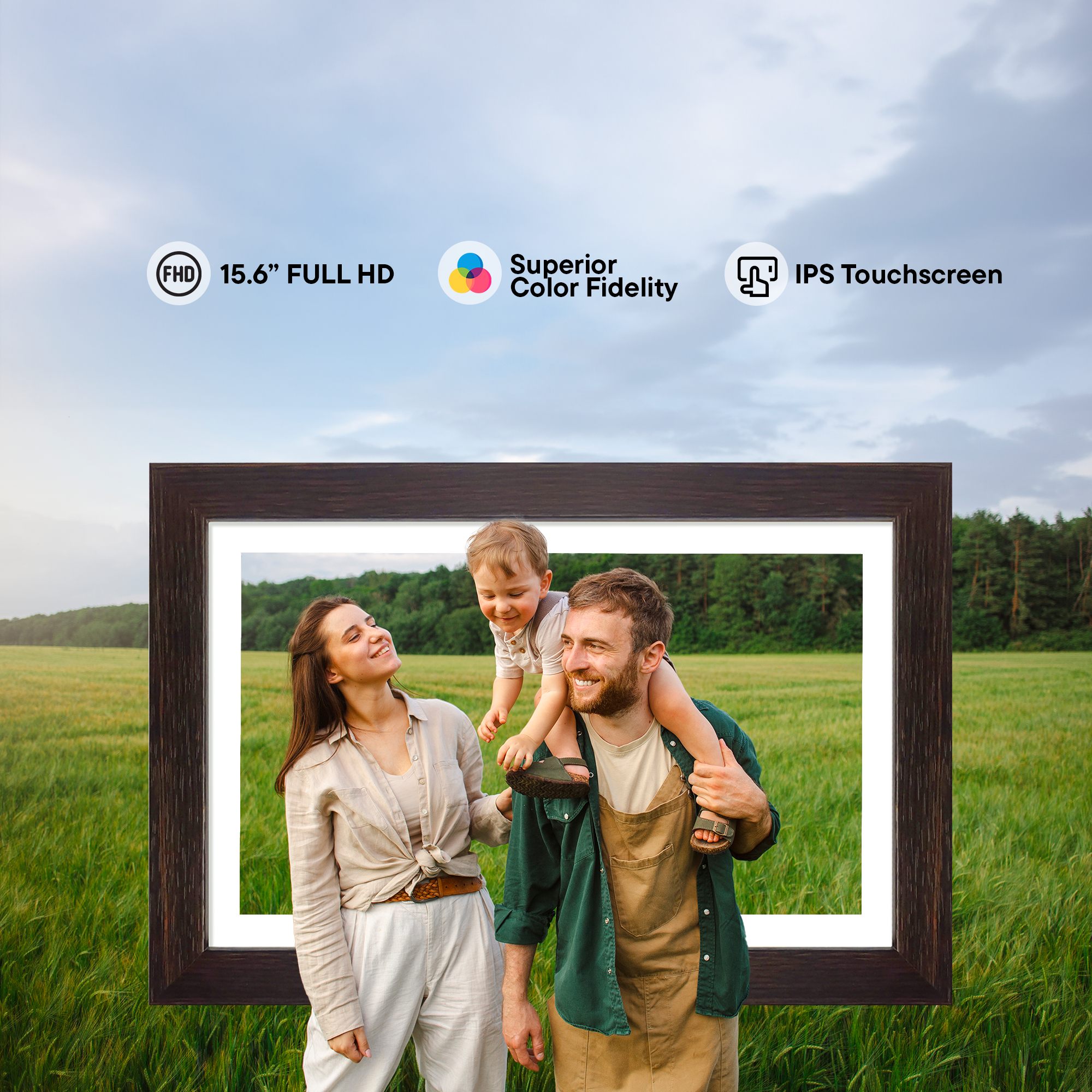 Une famille encadrée dans un champ, avec un homme tenant son fils. Publicité pour un moniteur.