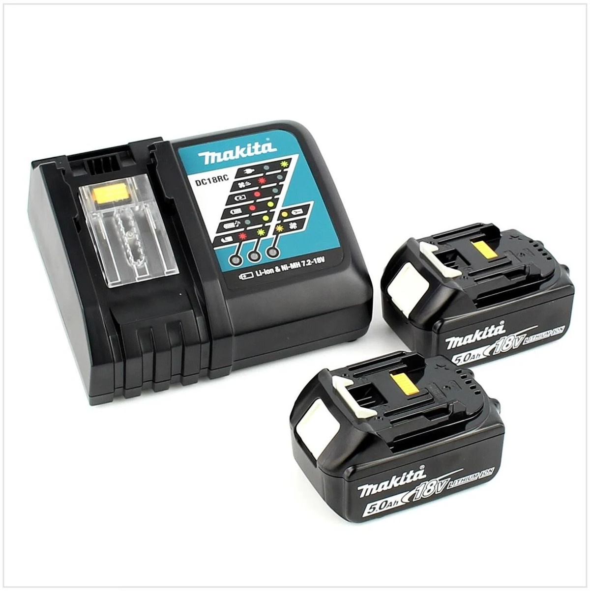 Ładowarka do akumulatorów Makita z dwoma akumulatorami Makita 18V obok, na białym tle.