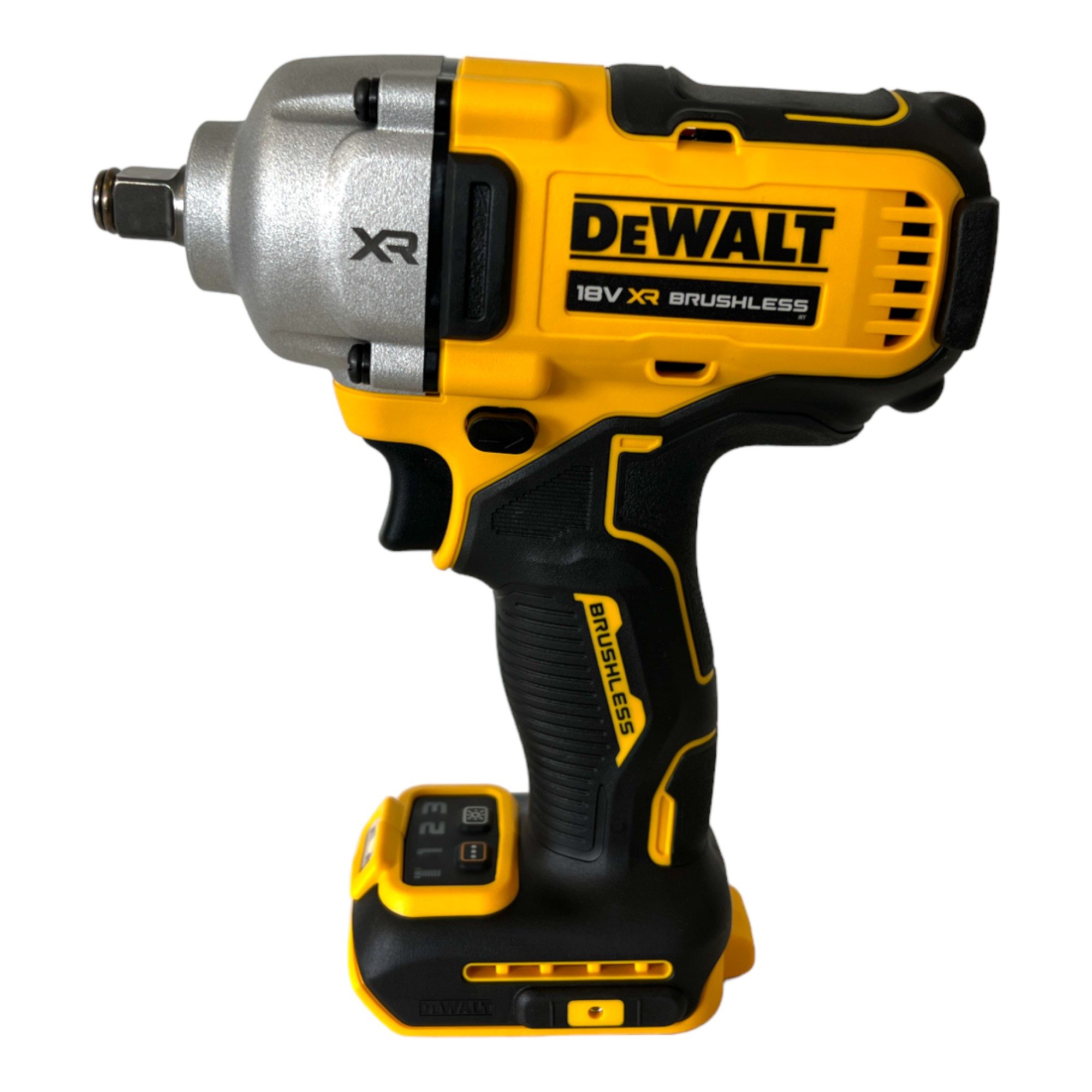 Llave de impacto DeWalt amarilla y negra sobre fondo blanco, aislada.