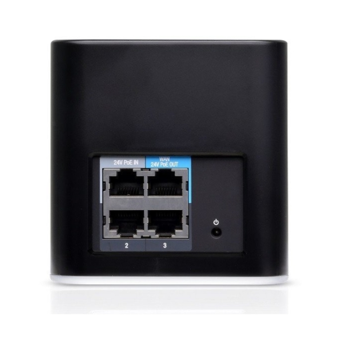 Un dispositivo di rete nero con porte etichettate 24V PoE IN e WAN 24V PoE OUT, più un pulsante di accensione.