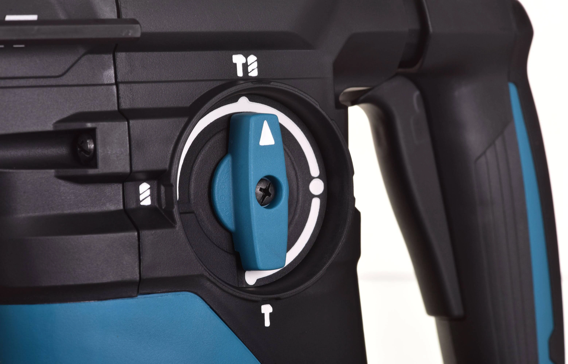 Primer plano del interruptor del taladro Makita, detalles en negro y turquesa, que muestra la configuración.