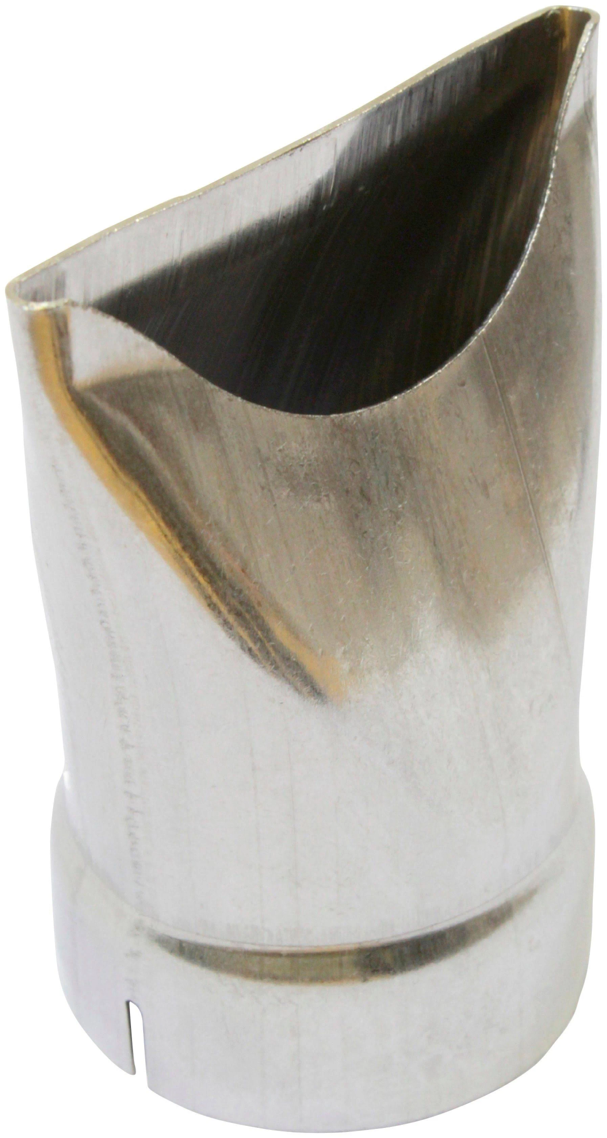 Srebrna metalowa dysza z kątowym otworem. Białe tło.