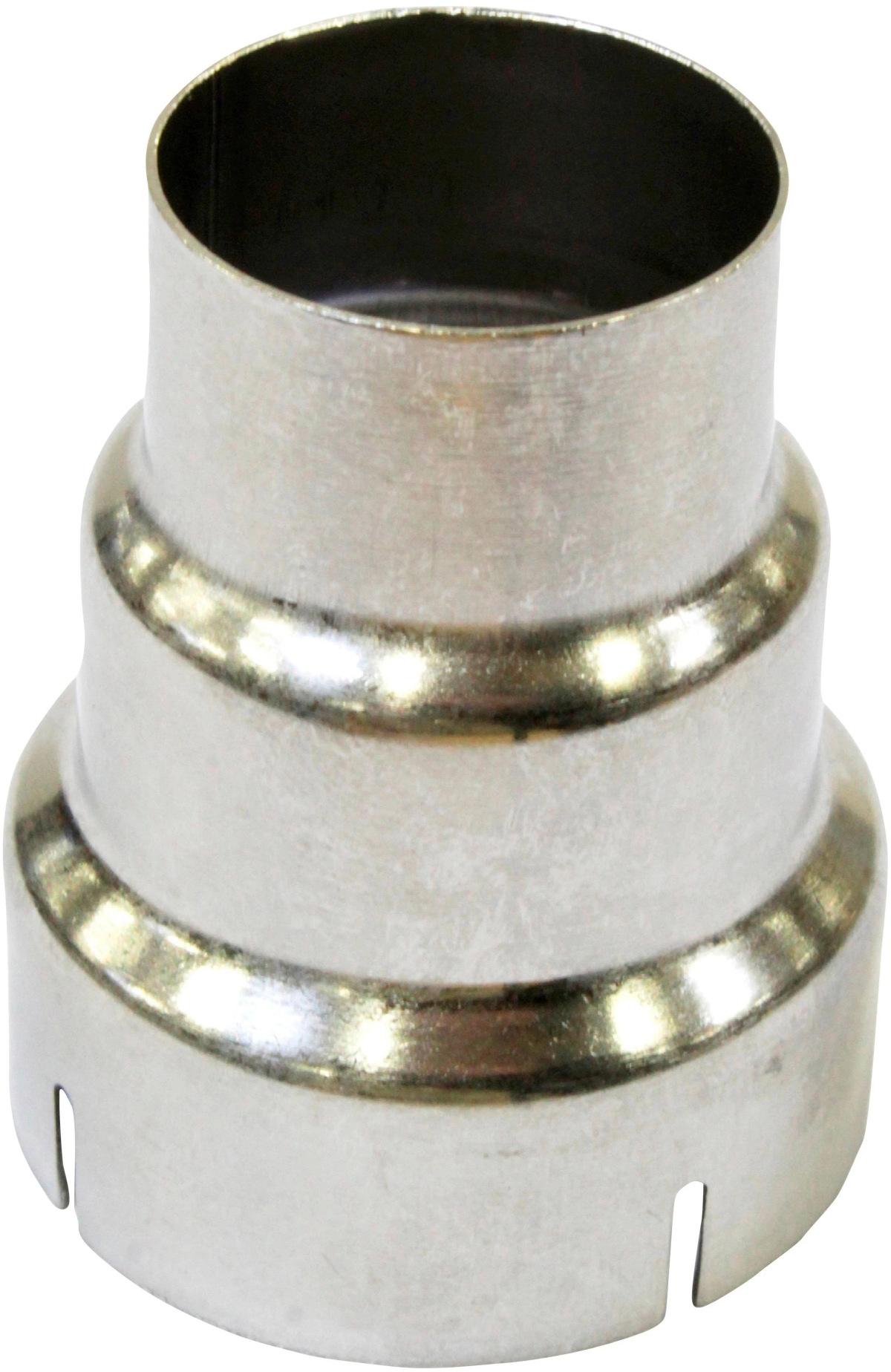 Metalowy adapter do odkurzacza. Kształt cylindryczny. Białe tło.