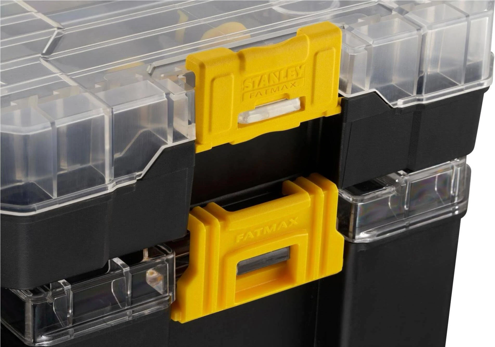 Chiusure di cassette degli attrezzi Stanley FatMax nere e trasparenti. Chiusure gialle.