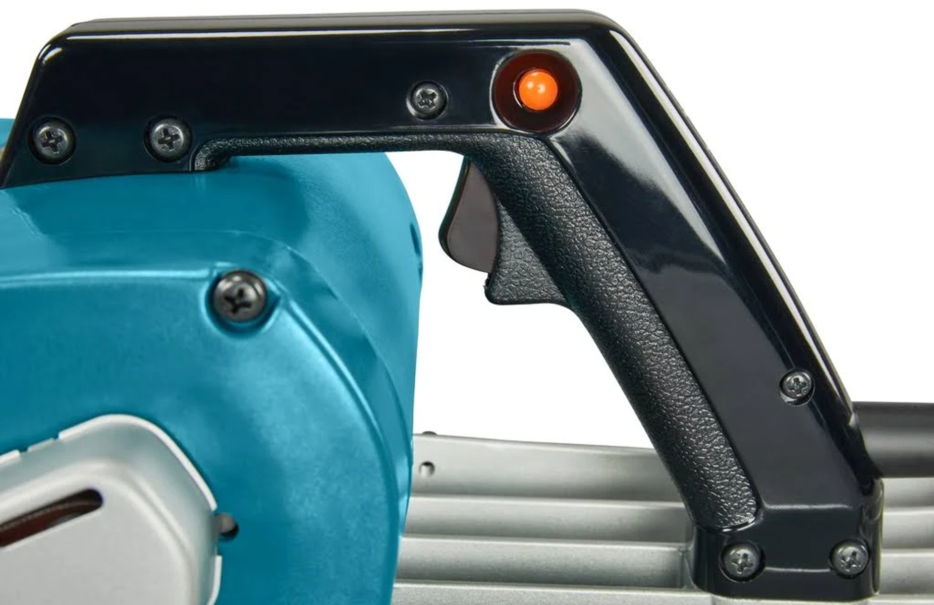 Zbliżenie turkusowo-czarnego uchwytu elektronarzędzia z czarnym spustem i pomarańczowym przyciskiem zasilania.