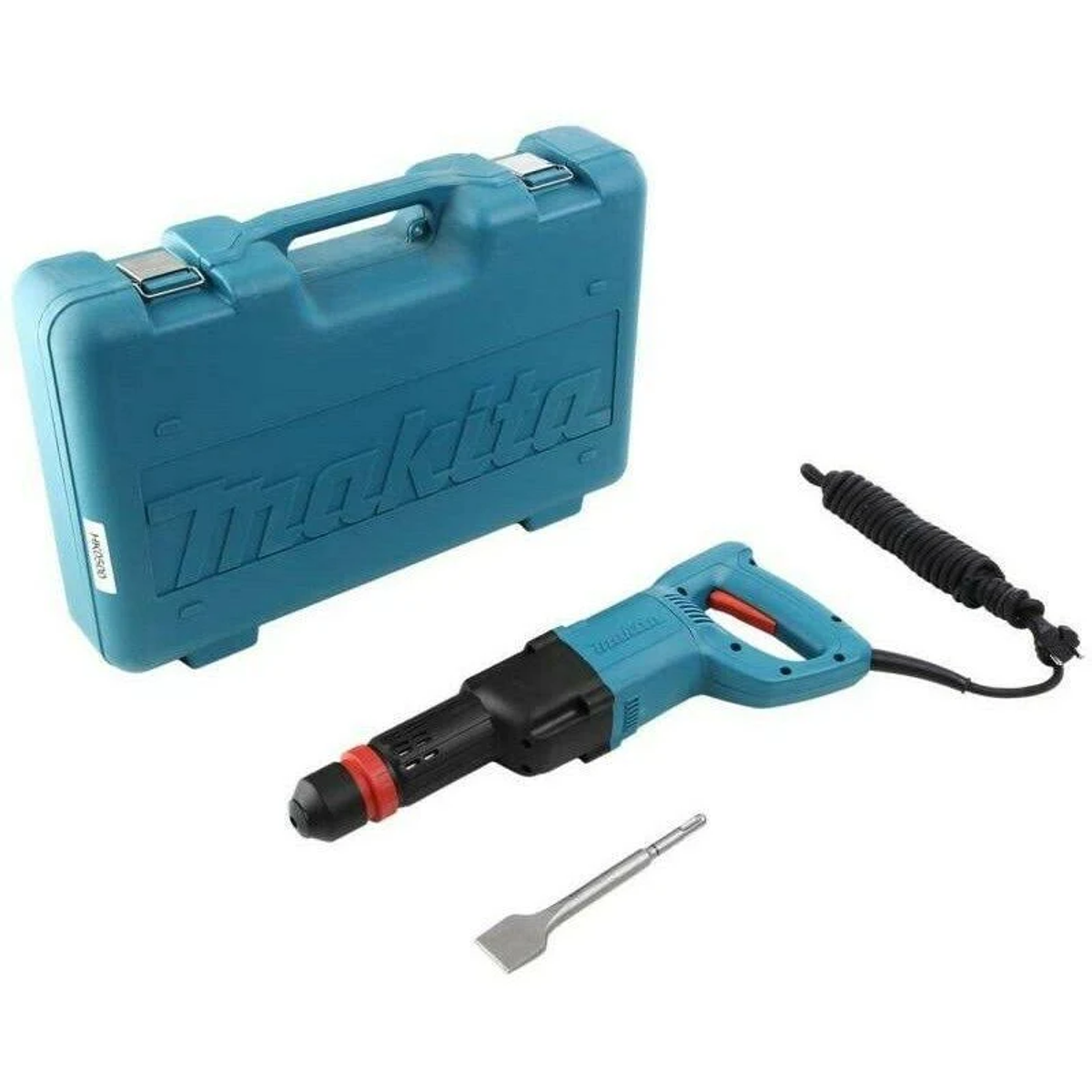 Un martello demolitore Makita blu, uno scalpello e una valigetta blu su una superficie bianca.