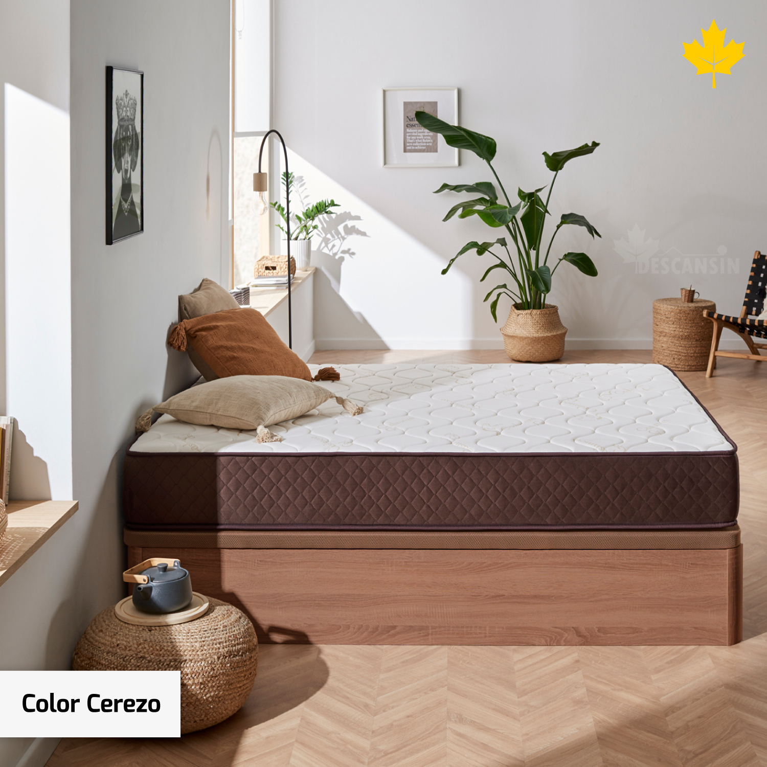 Una cama con colchón, estructura de madera y almohadas en una habitación con plantas y arte.