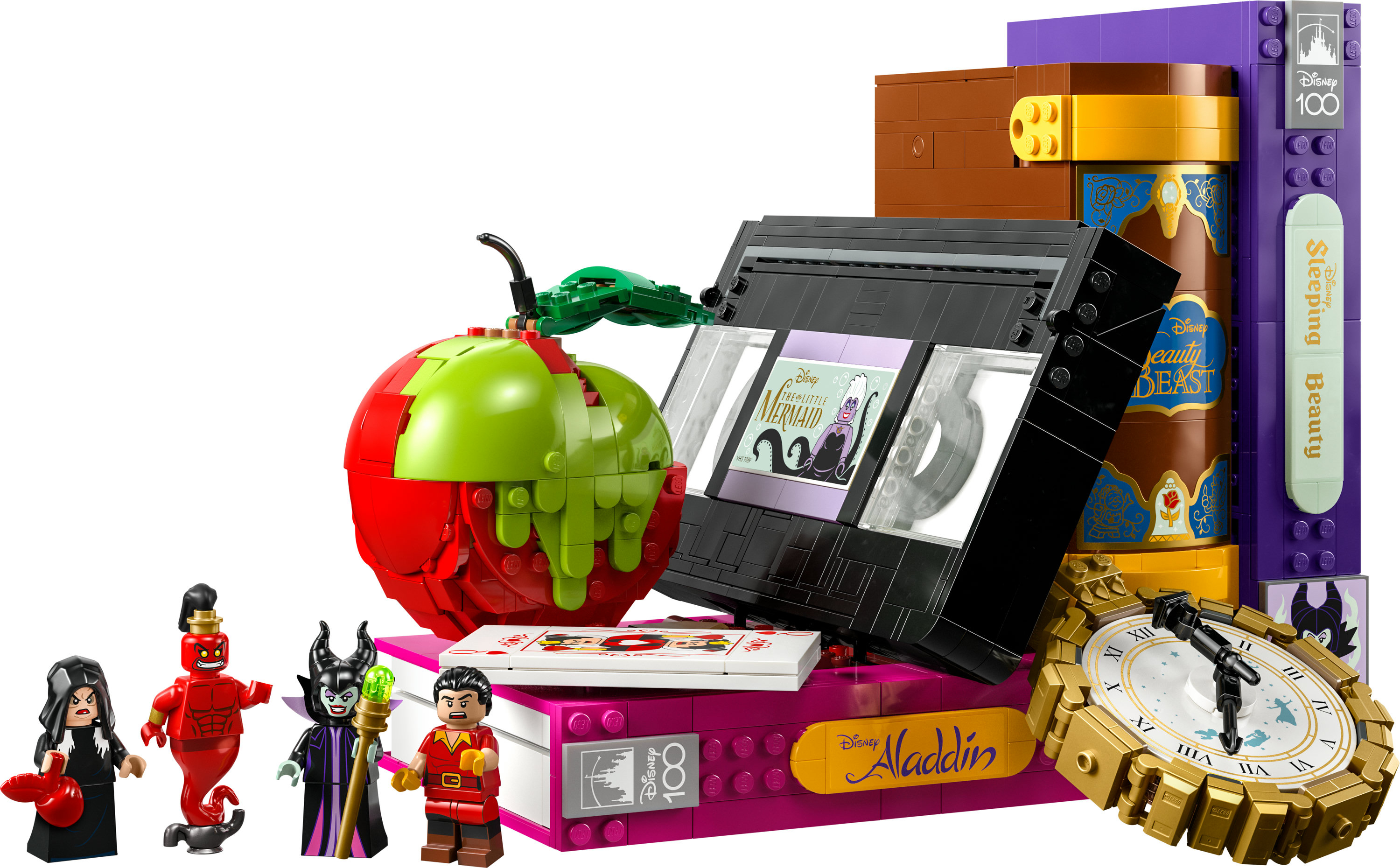 Ensemble LEGO de personnages et d'objets Disney. Avec une pomme, une cassette VHS et des livres.