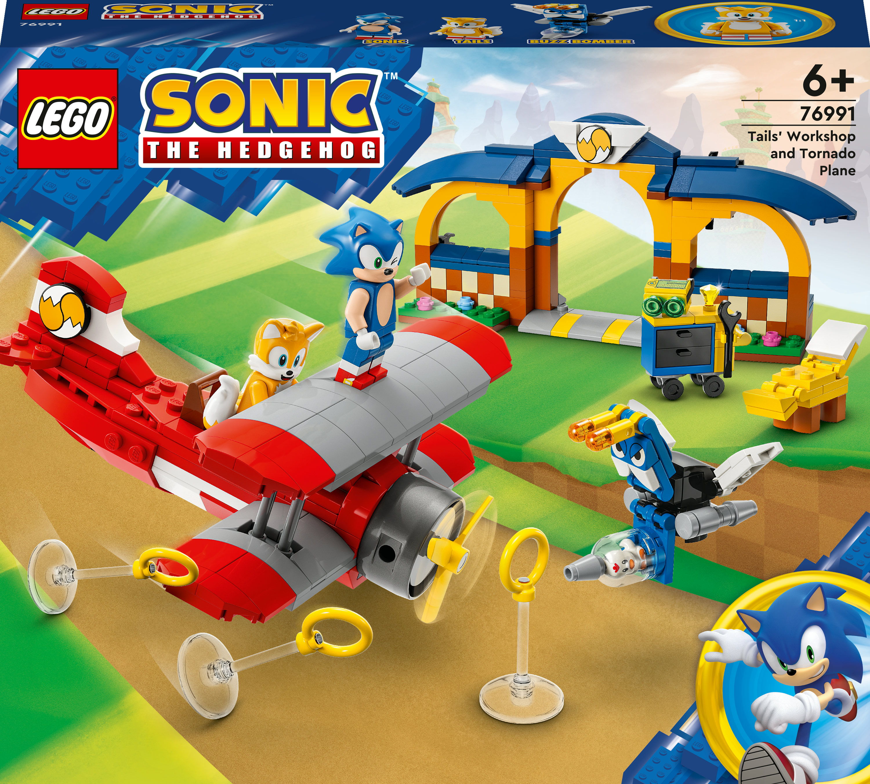 Lego Sonic the Hedgehog Set mit rotem und grauem Doppeldecker, Sonic- und Tails-Figuren, und Werkstattszene.