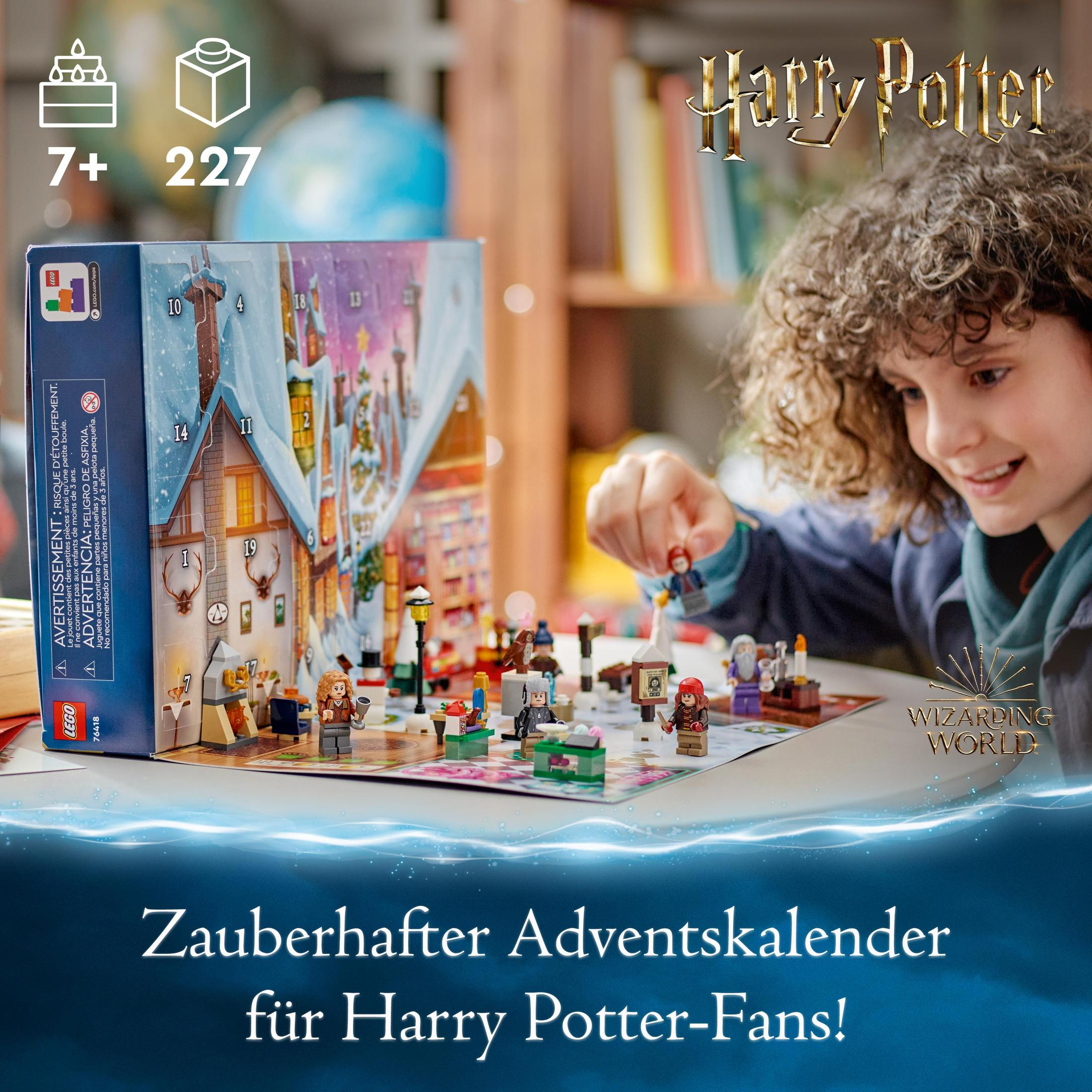 Scatola del calendario dell'avvento Lego di Harry Potter aperta, con personaggi e un ragazzo che gioca.