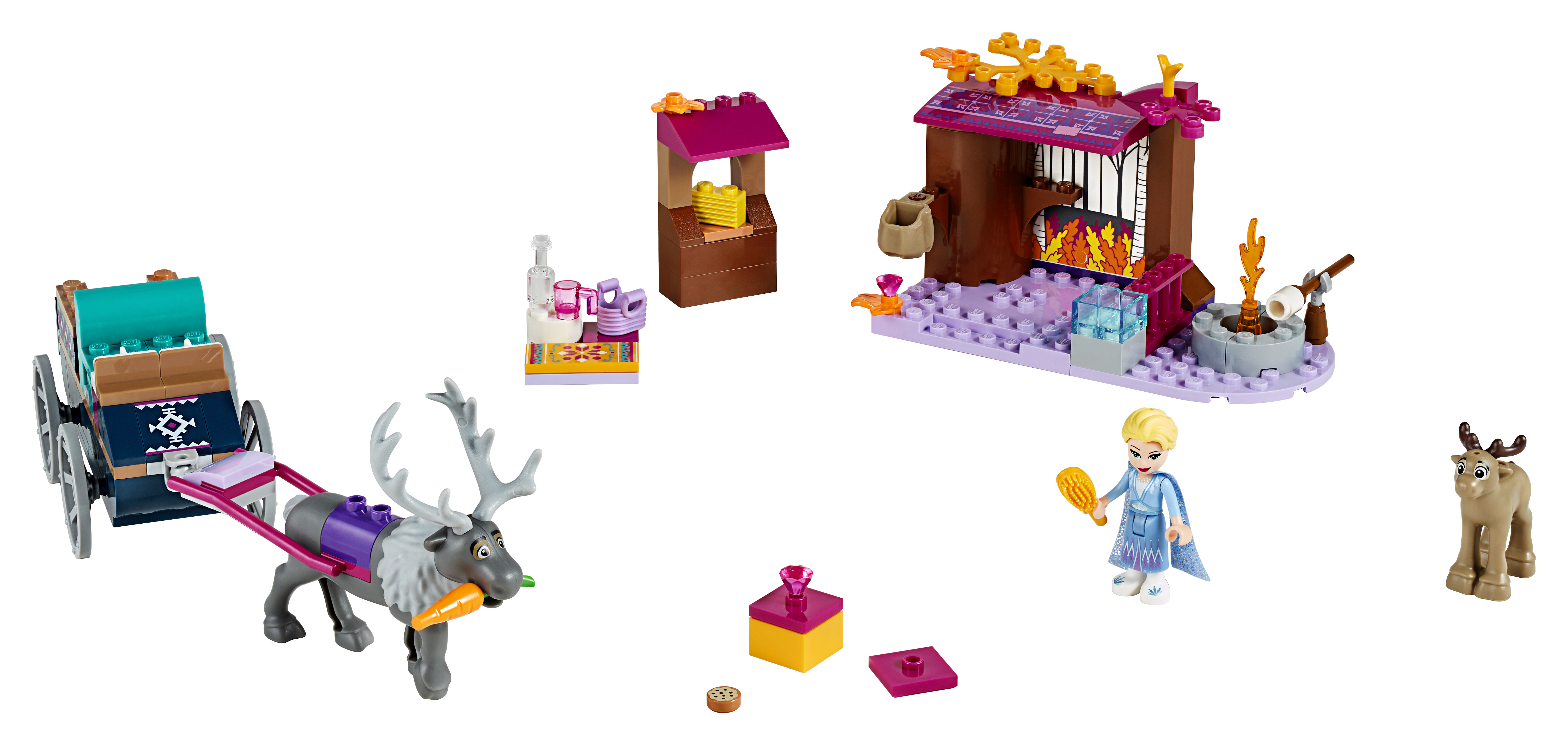 Set Lego Frozen: una carrozza, Elsa, Sven la renna e una bancarella del mercato. Sfondo bianco.