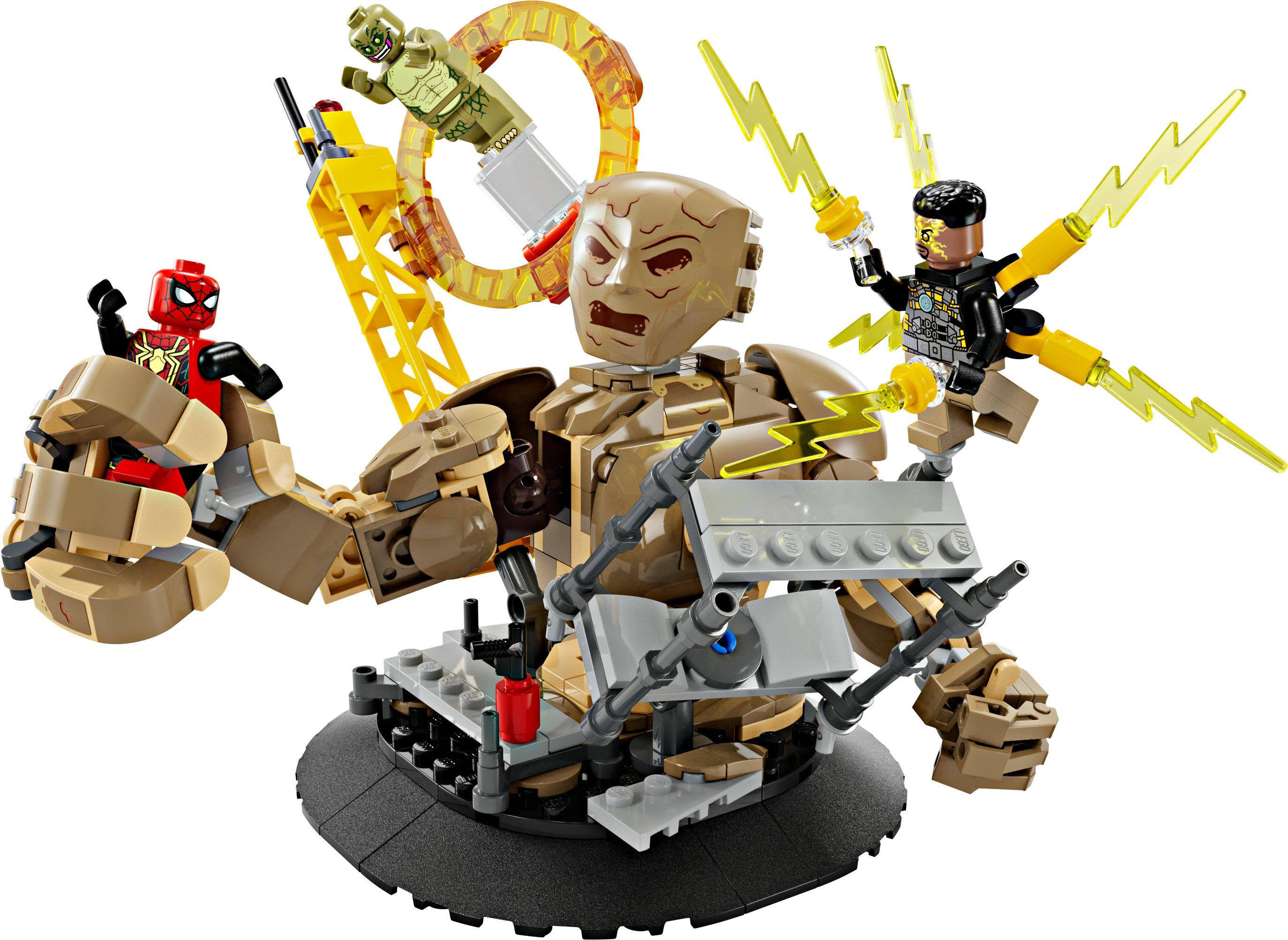 Ein Lego-Set mit Spider-Man, Electro, Sandman Figuren und einer dynamischen Action-Szene.